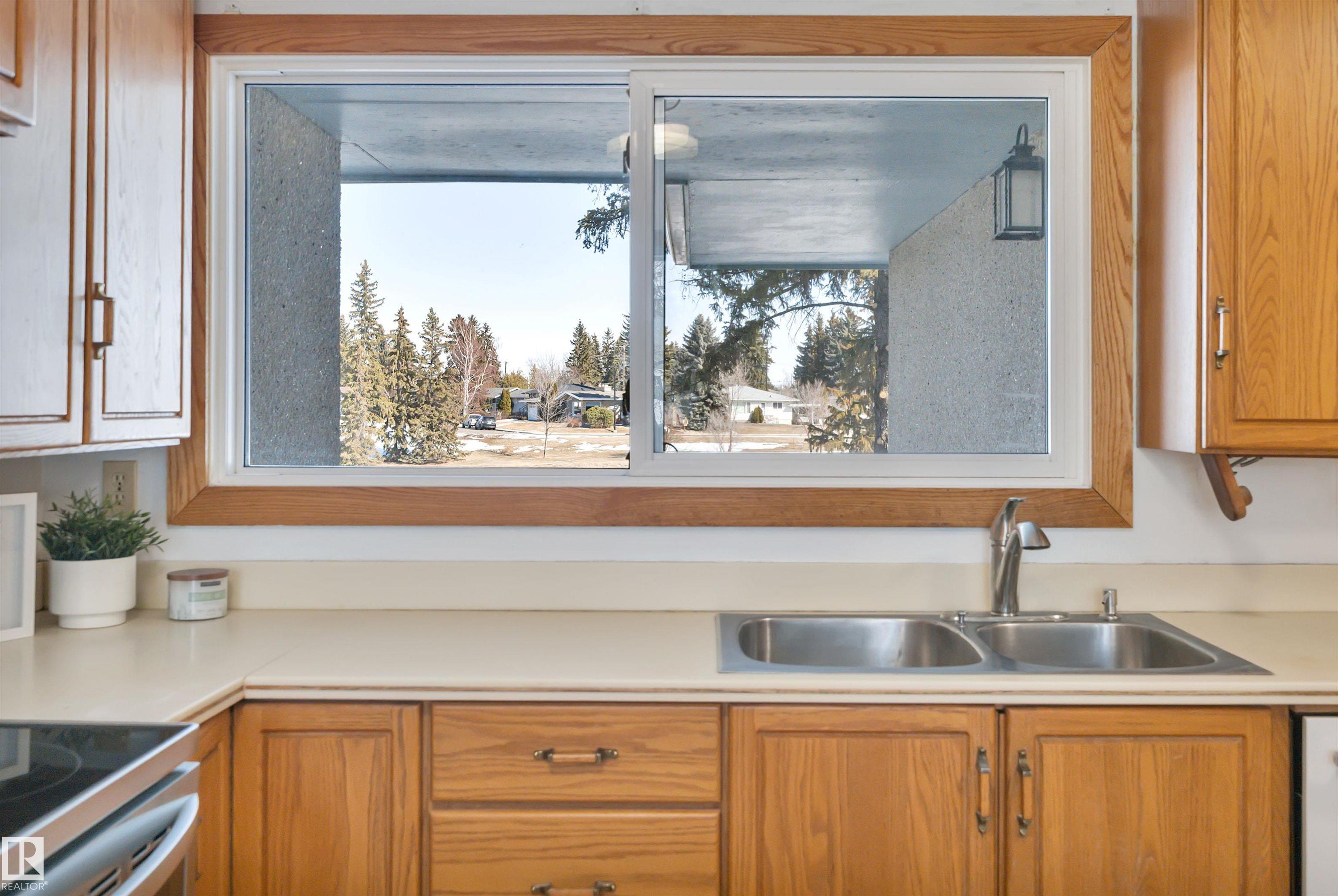 Photo 17 at 6608 84 Street NW, Argyll, Edmonton