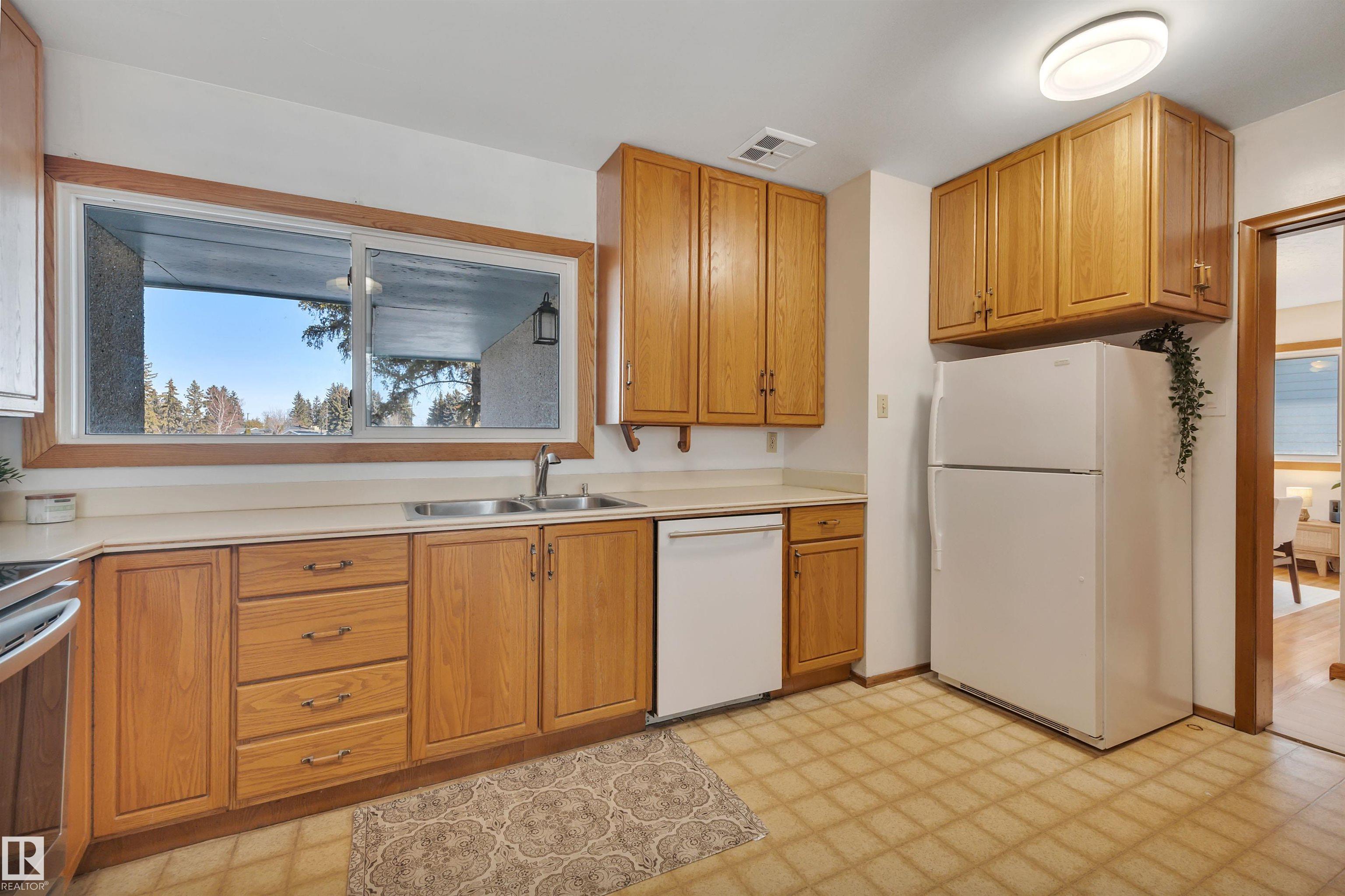 Photo 18 at 6608 84 Street NW, Argyll, Edmonton