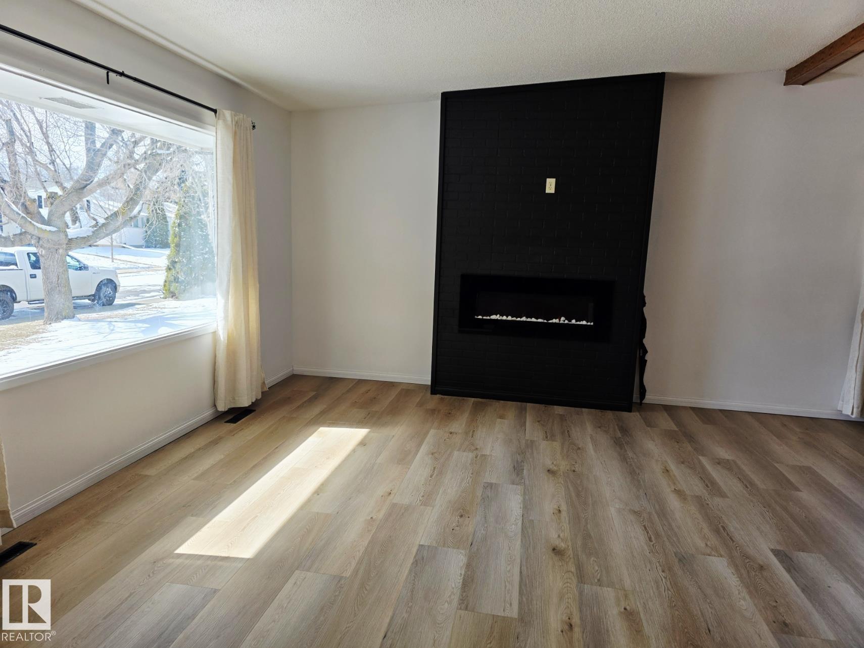 Photo 7 at 5204 43 Avenue, Linsford Park, Leduc