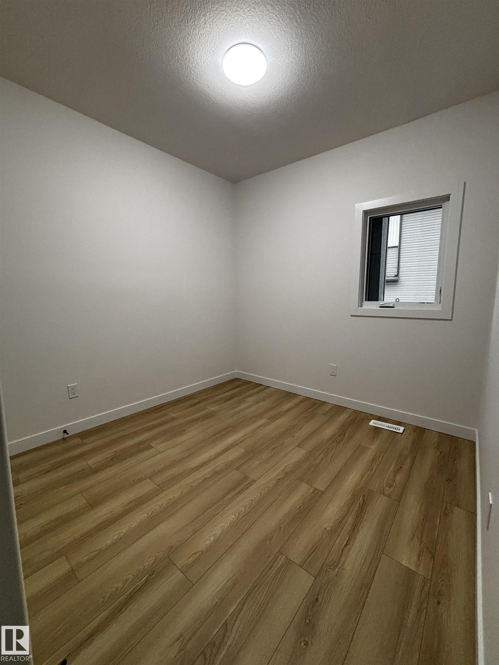 2012 210 Street NW, Stillwater, Edmonton