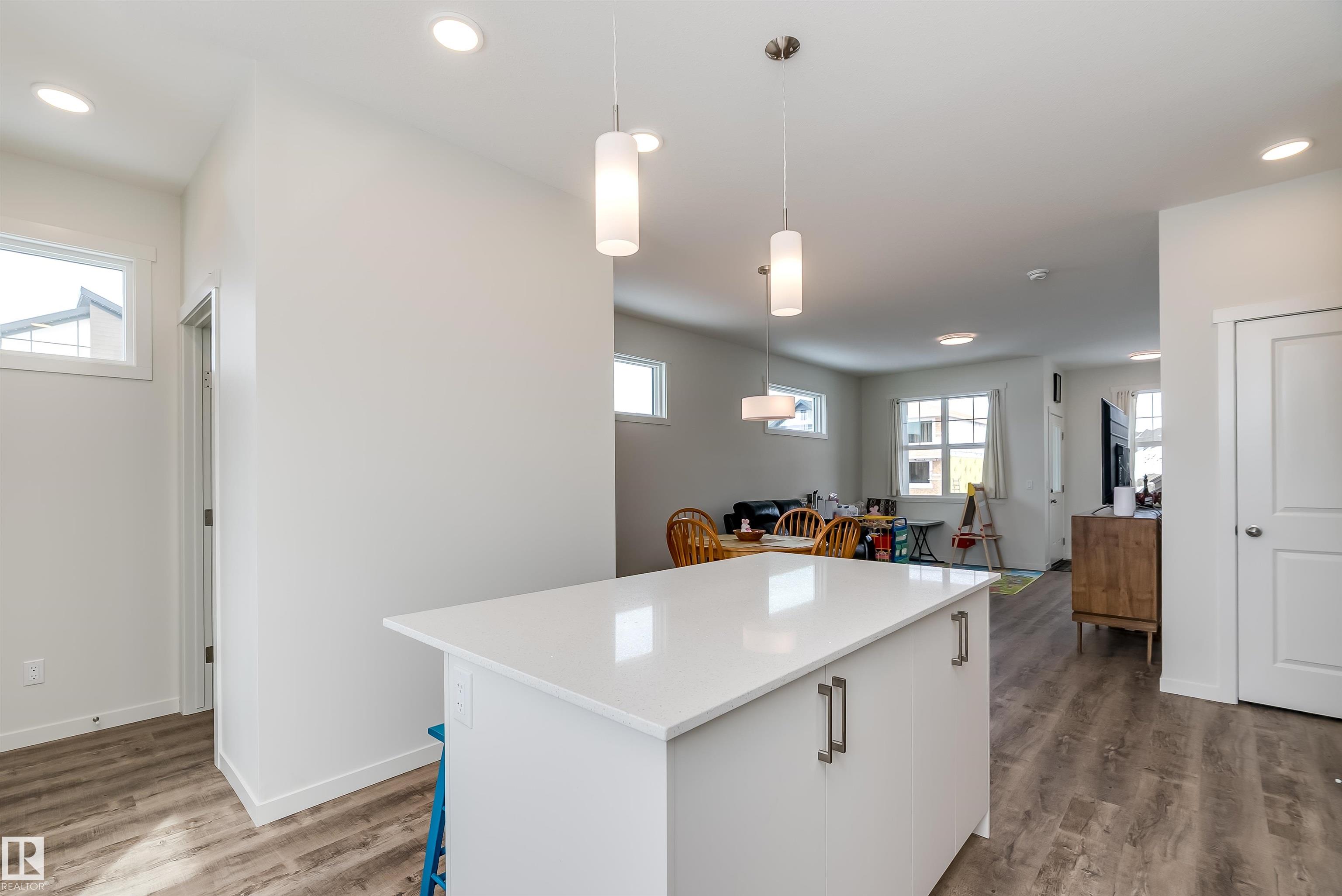 https://zimg.paragon.ice.com/ParagonImages/Property/PM/RAE/225393295/19/0/0/5f82591bfe800ad68c3fc1b6785756ed/1/00727b8022dd08d1a99801ce0002a8f6/225393295-9cabfdf3-c110-4dbf-9a01-f5de726385c1.JPG