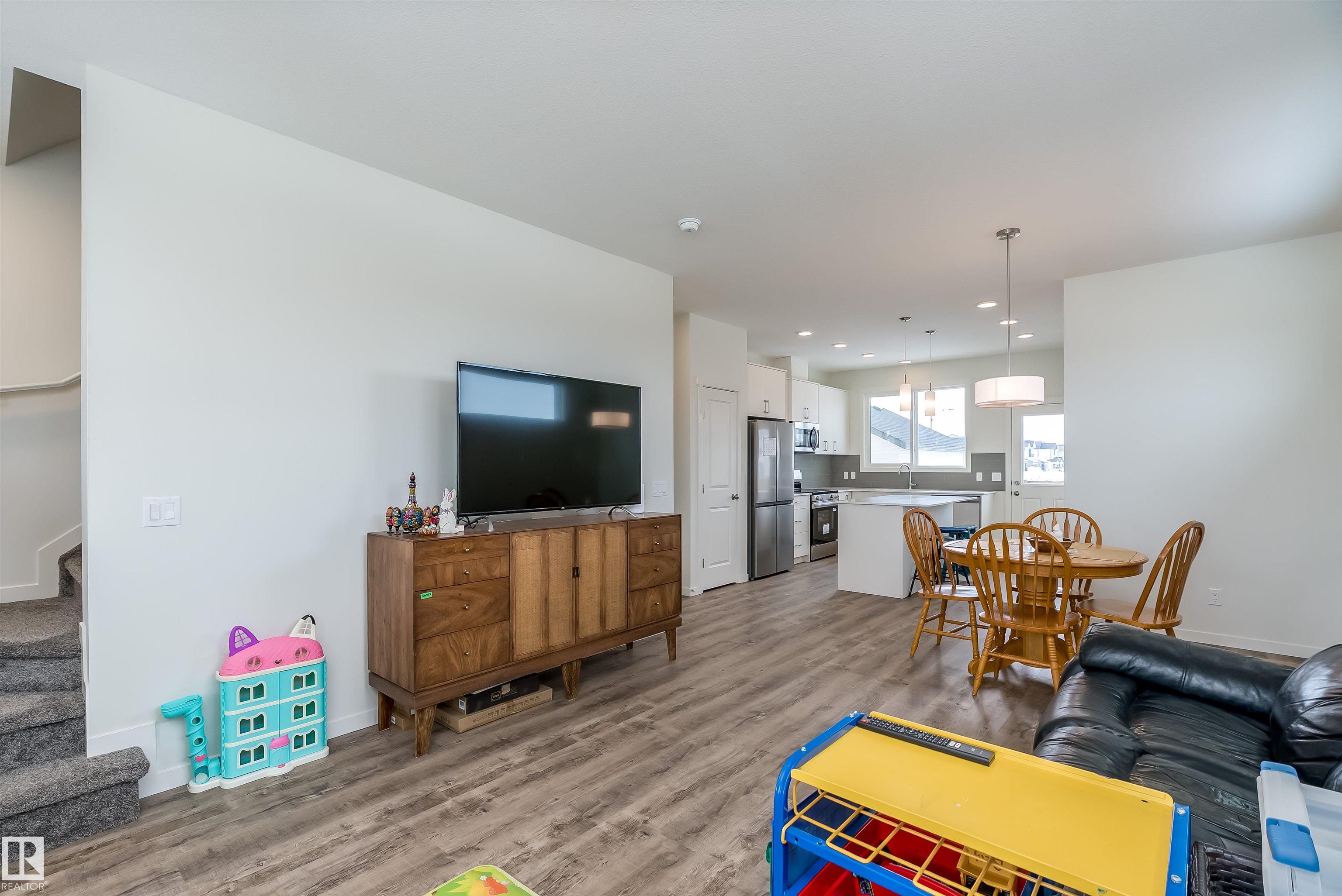 Photo 9 at 330 Edgemont Drive NW, Edgemont, Edmonton