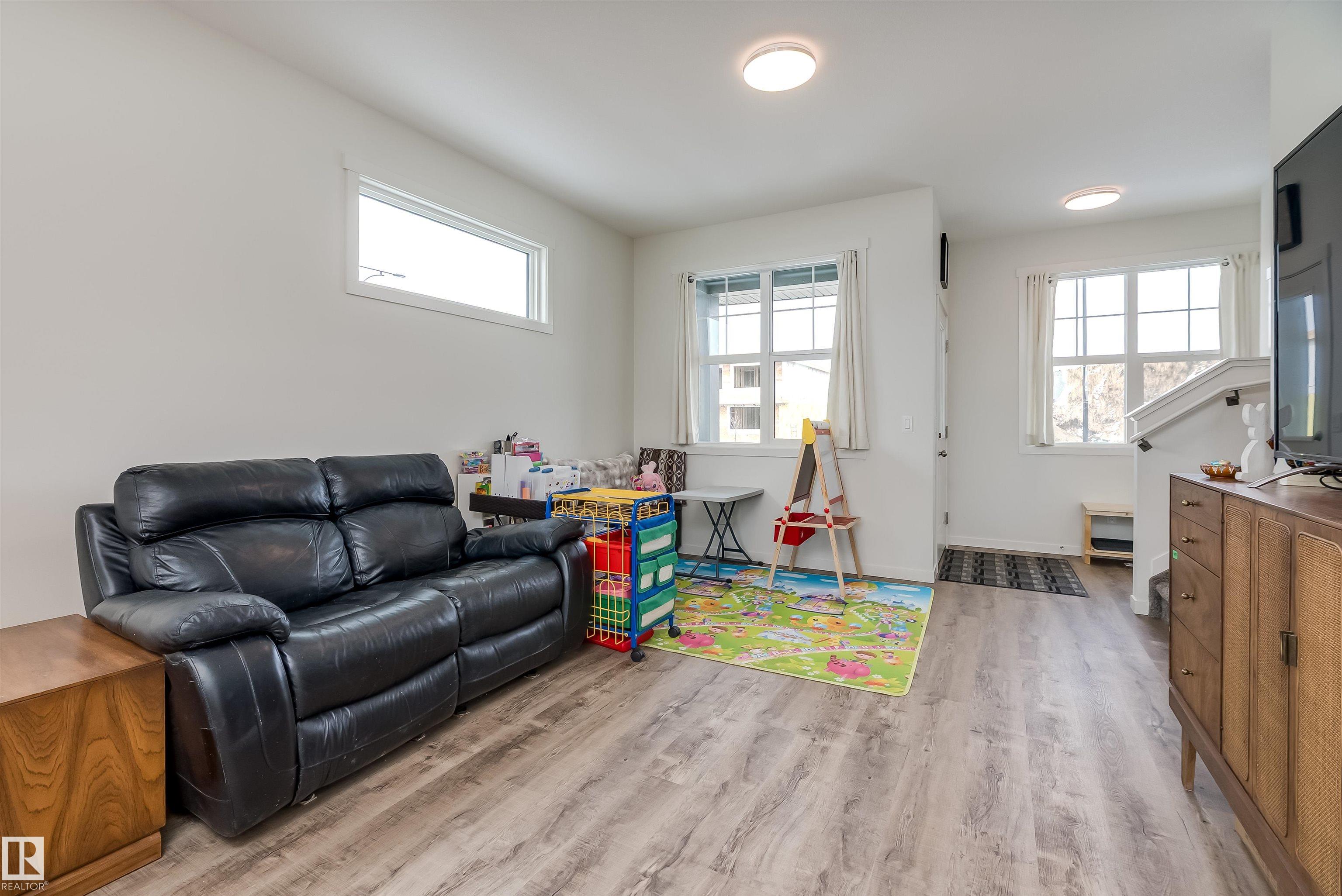 Photo 10 at 330 Edgemont Drive NW, Edgemont, Edmonton