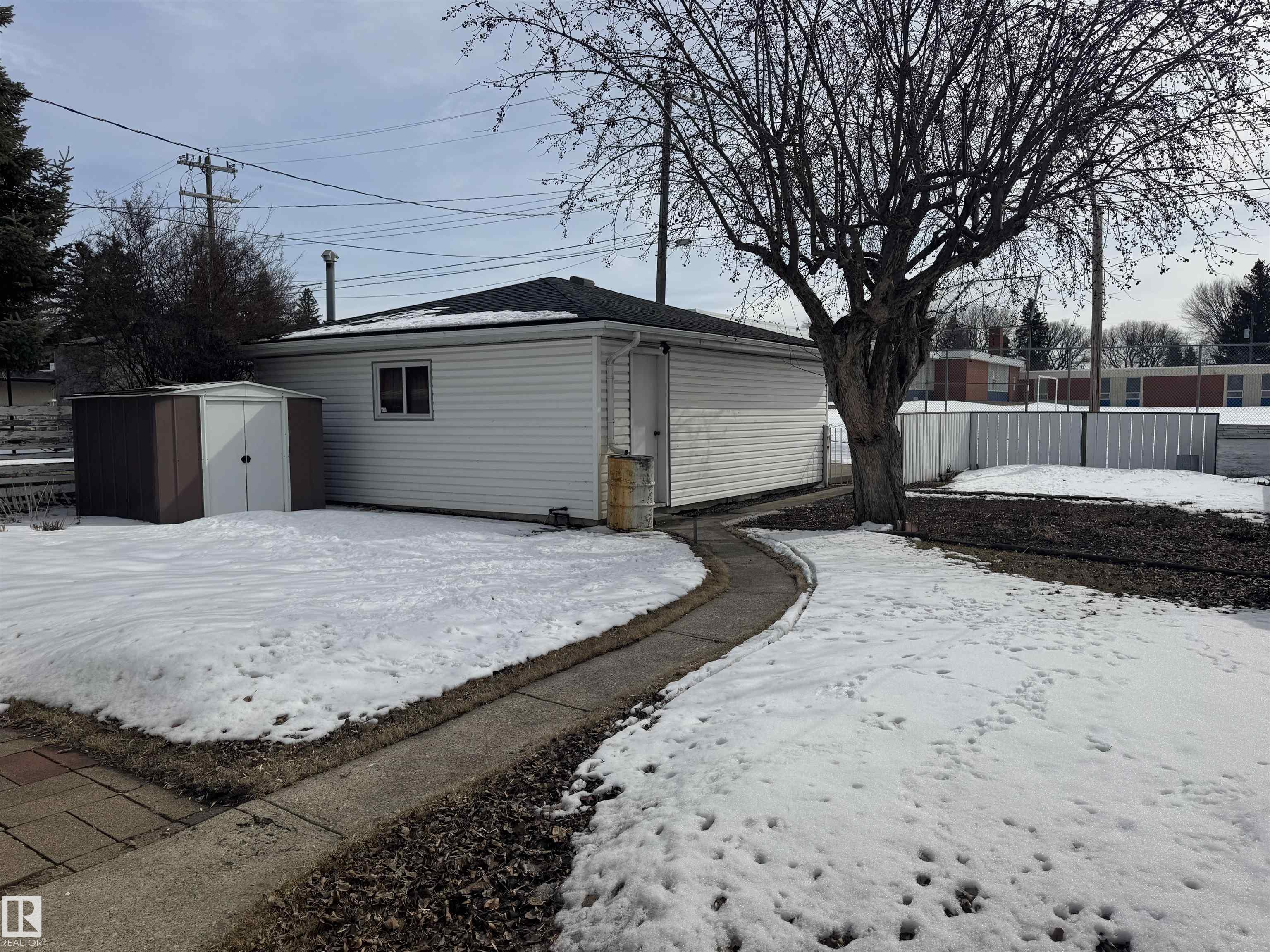 Photo 8 at 4021 117 Avenue NW, Beverly Heights, Edmonton