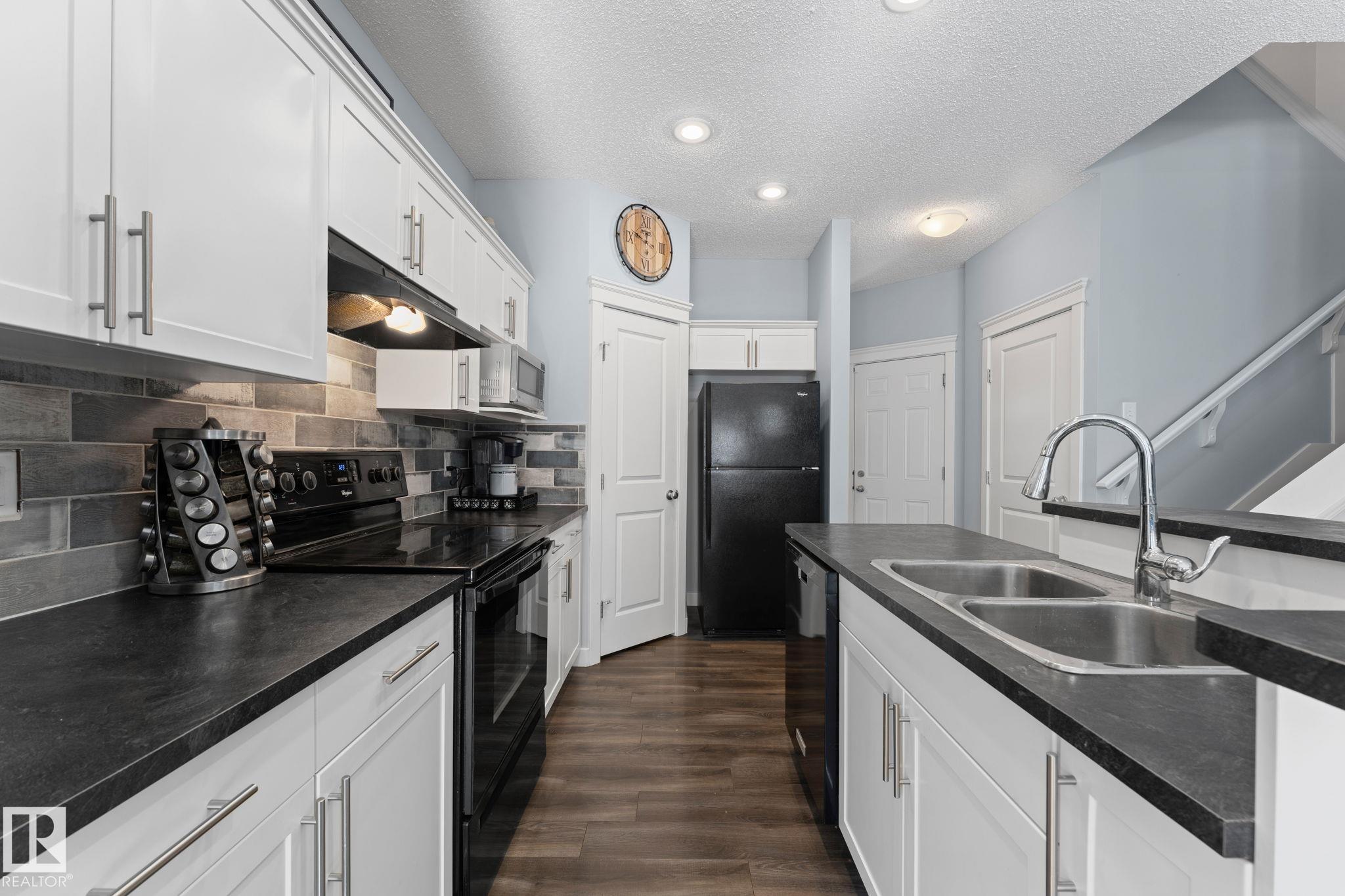 Photo 11 at 43 Meadowview Court, McLaughlin, Spruce Grove