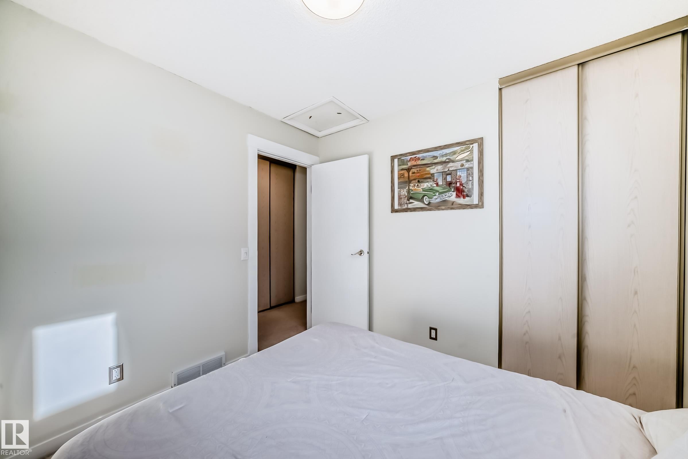 Photo 23 at 7011 190b Street NW, Lymburn, Edmonton