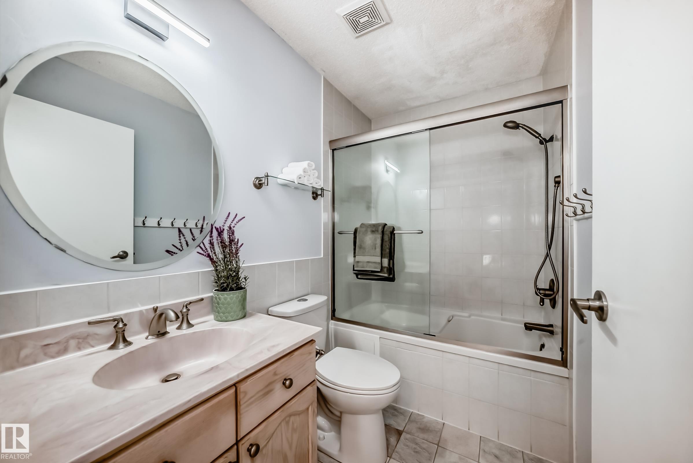 Photo 26 at 7011 190b Street NW, Lymburn, Edmonton