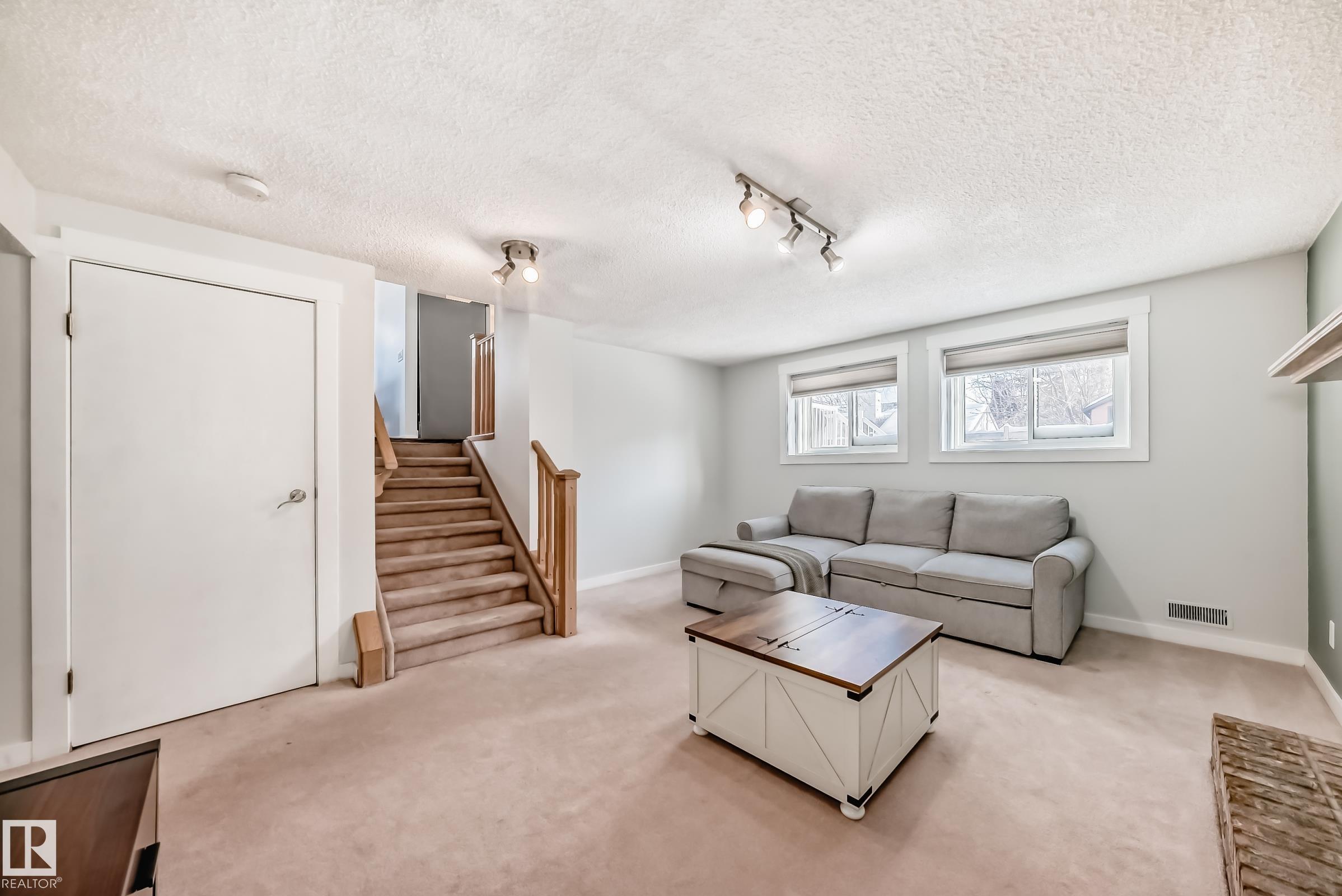 Photo 31 at 7011 190b Street NW, Lymburn, Edmonton
