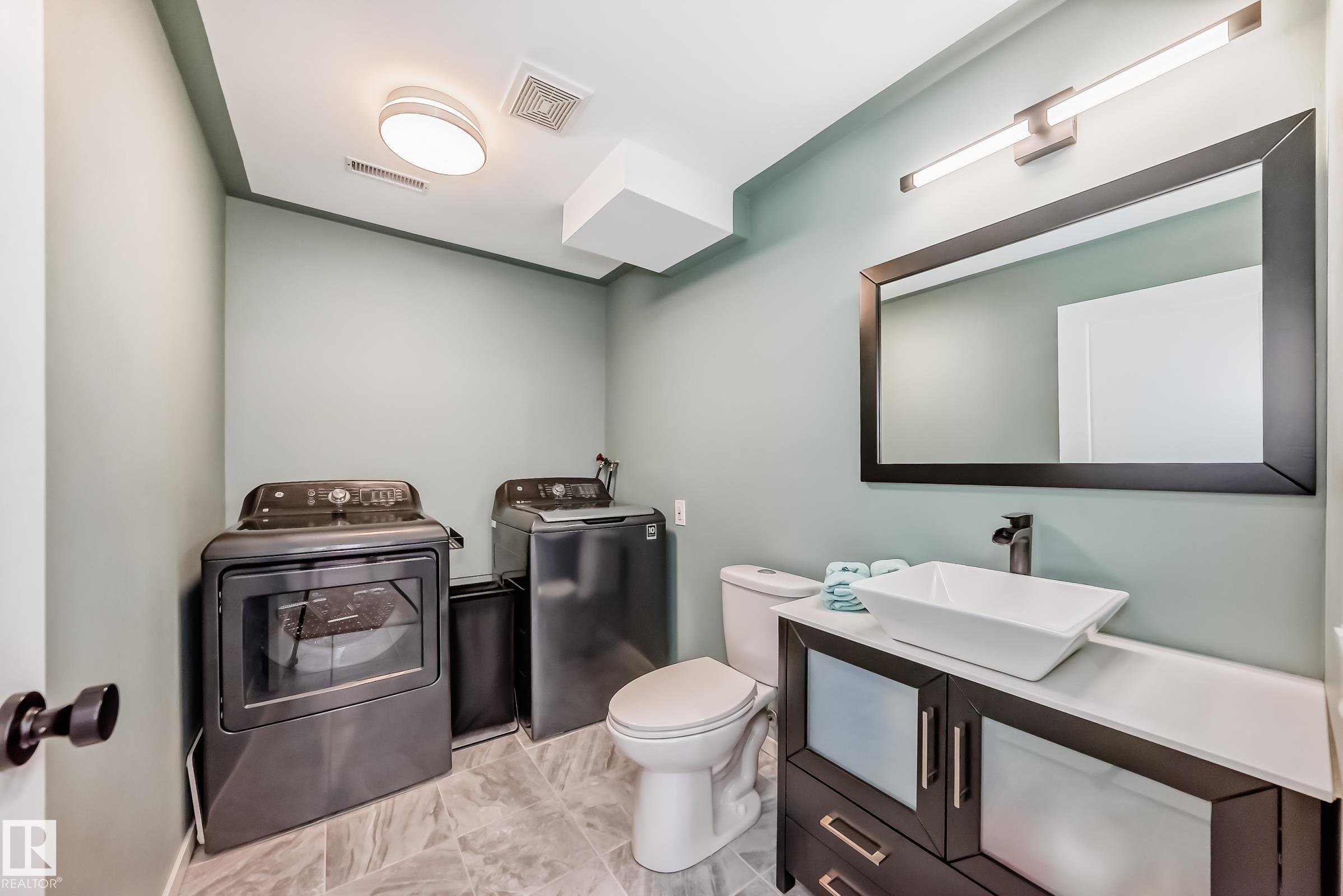 Photo 34 at 7011 190b Street NW, Lymburn, Edmonton