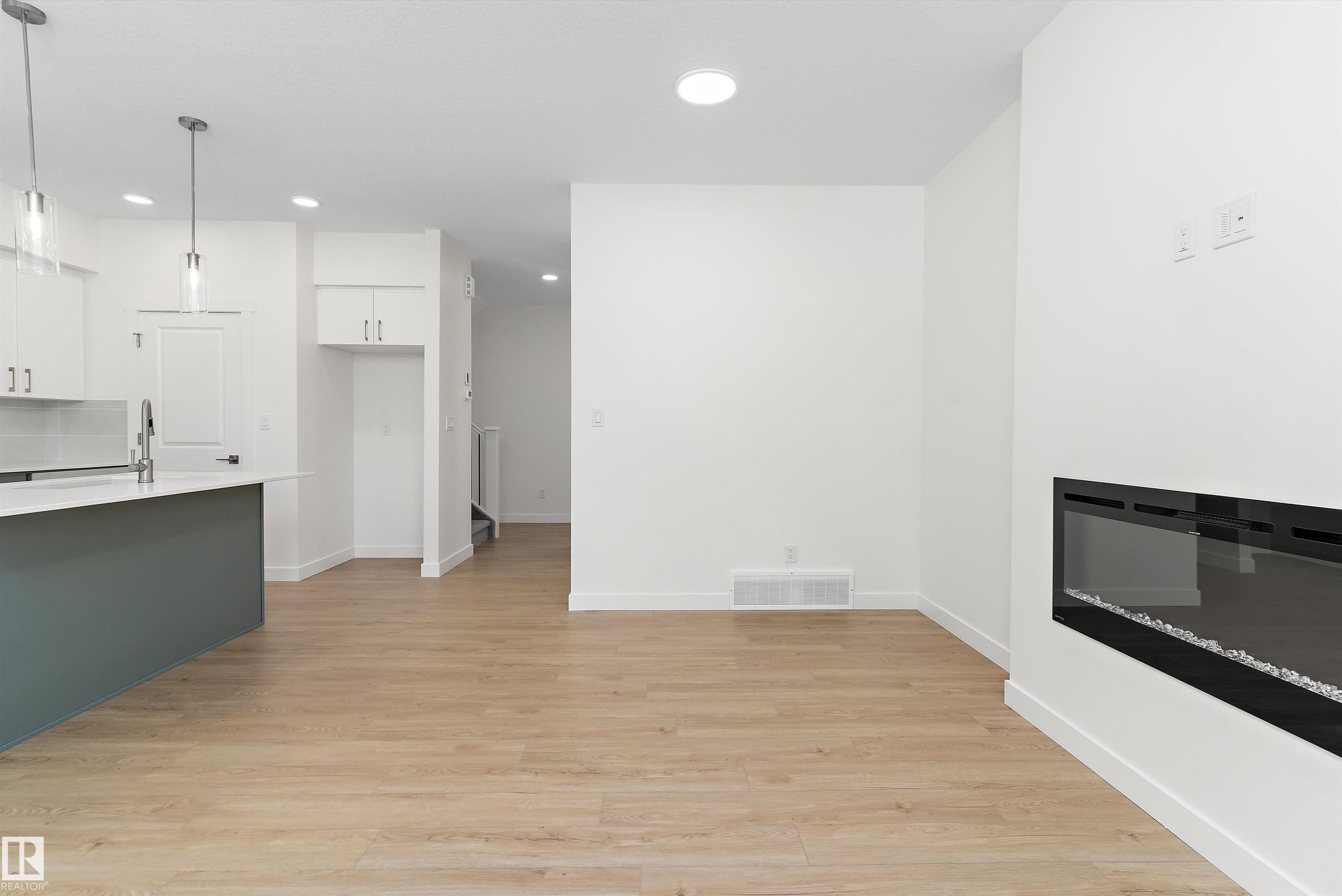 Photo 17 at 4015 207 Street NW, Edgemont, Edmonton