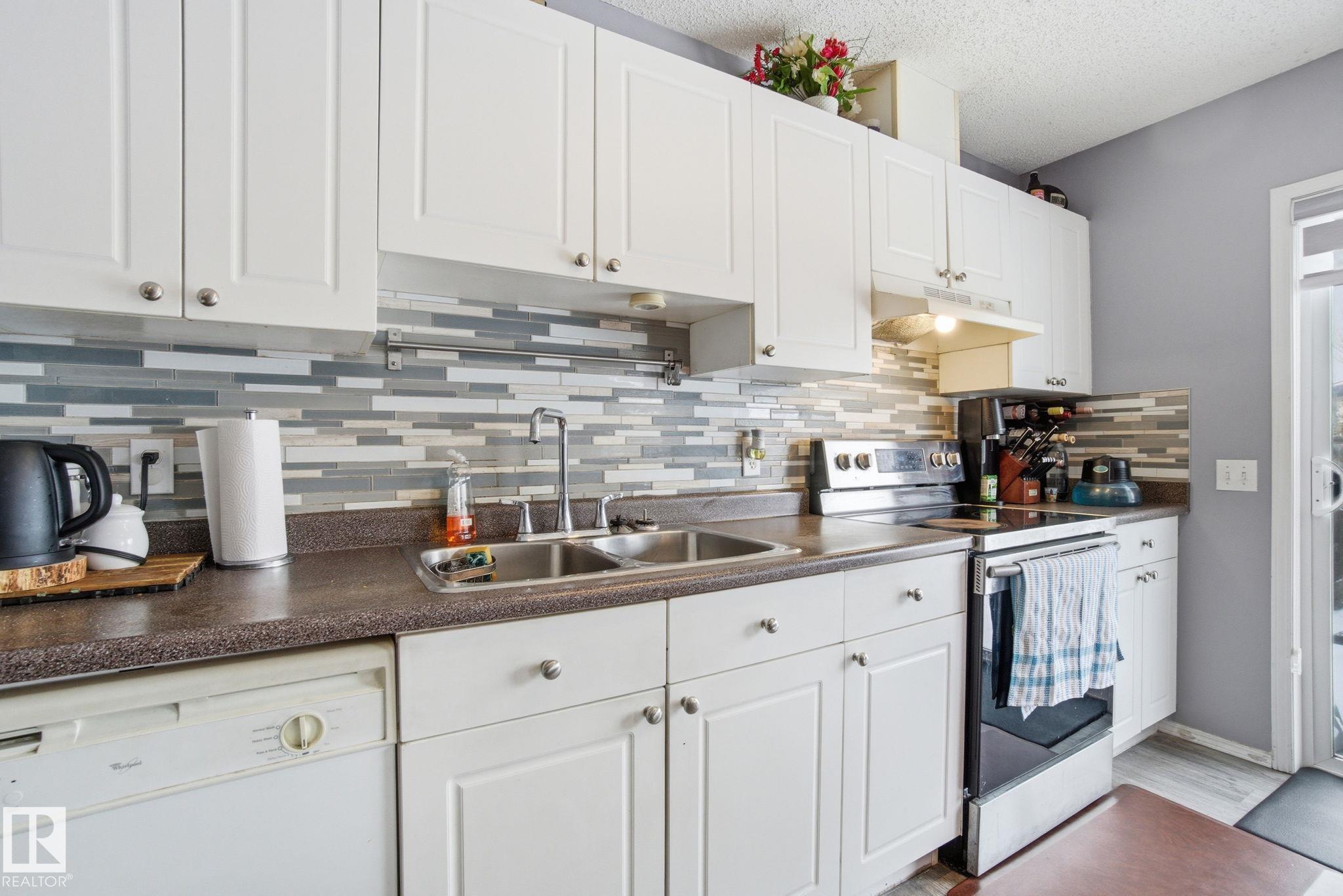 Photo 16 at 15736 141 Street NW, Carlton, Edmonton