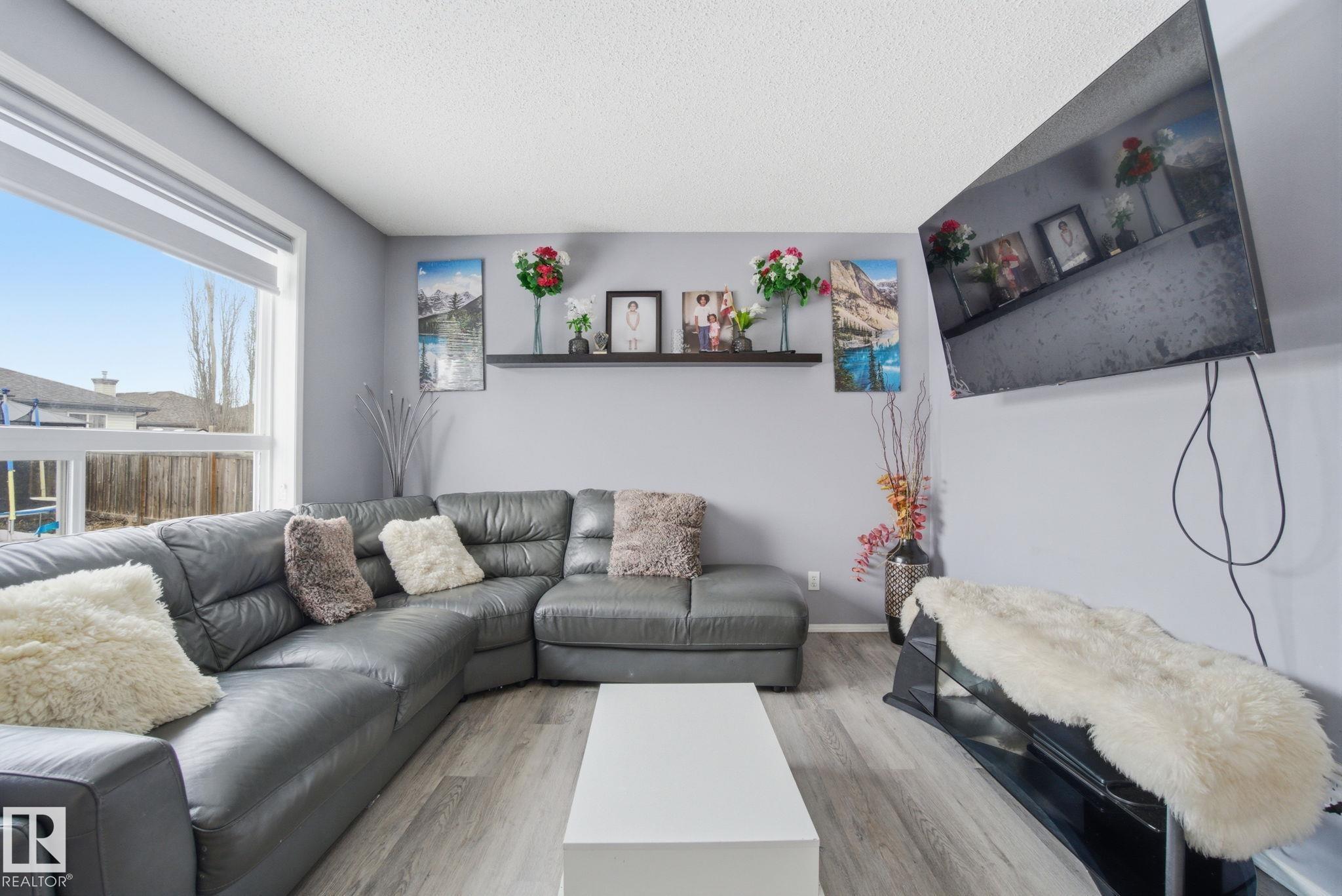 Photo 8 at 15736 141 Street NW, Carlton, Edmonton