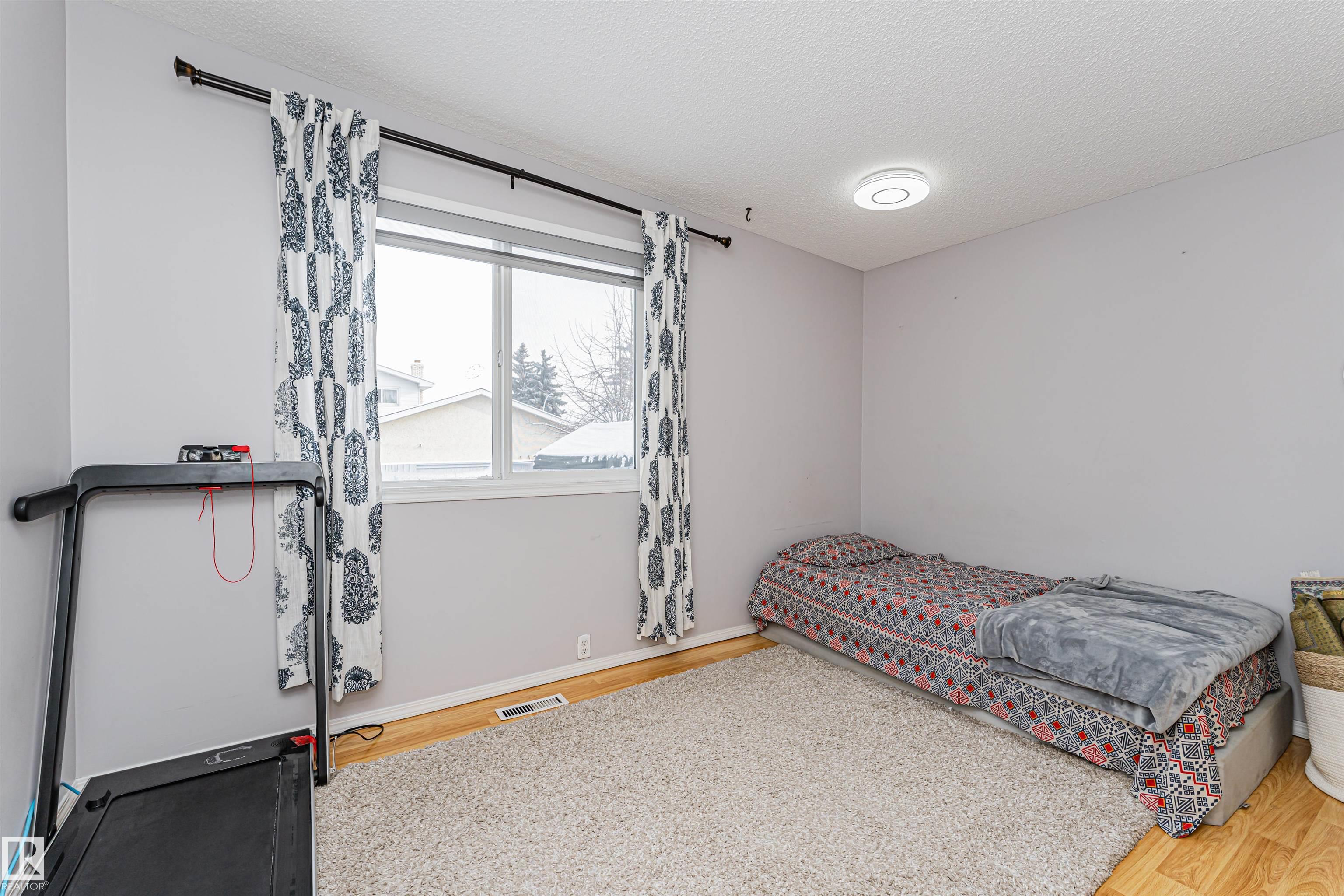 Photo 23 at 10412 39 Avenue NW, Duggan, Edmonton