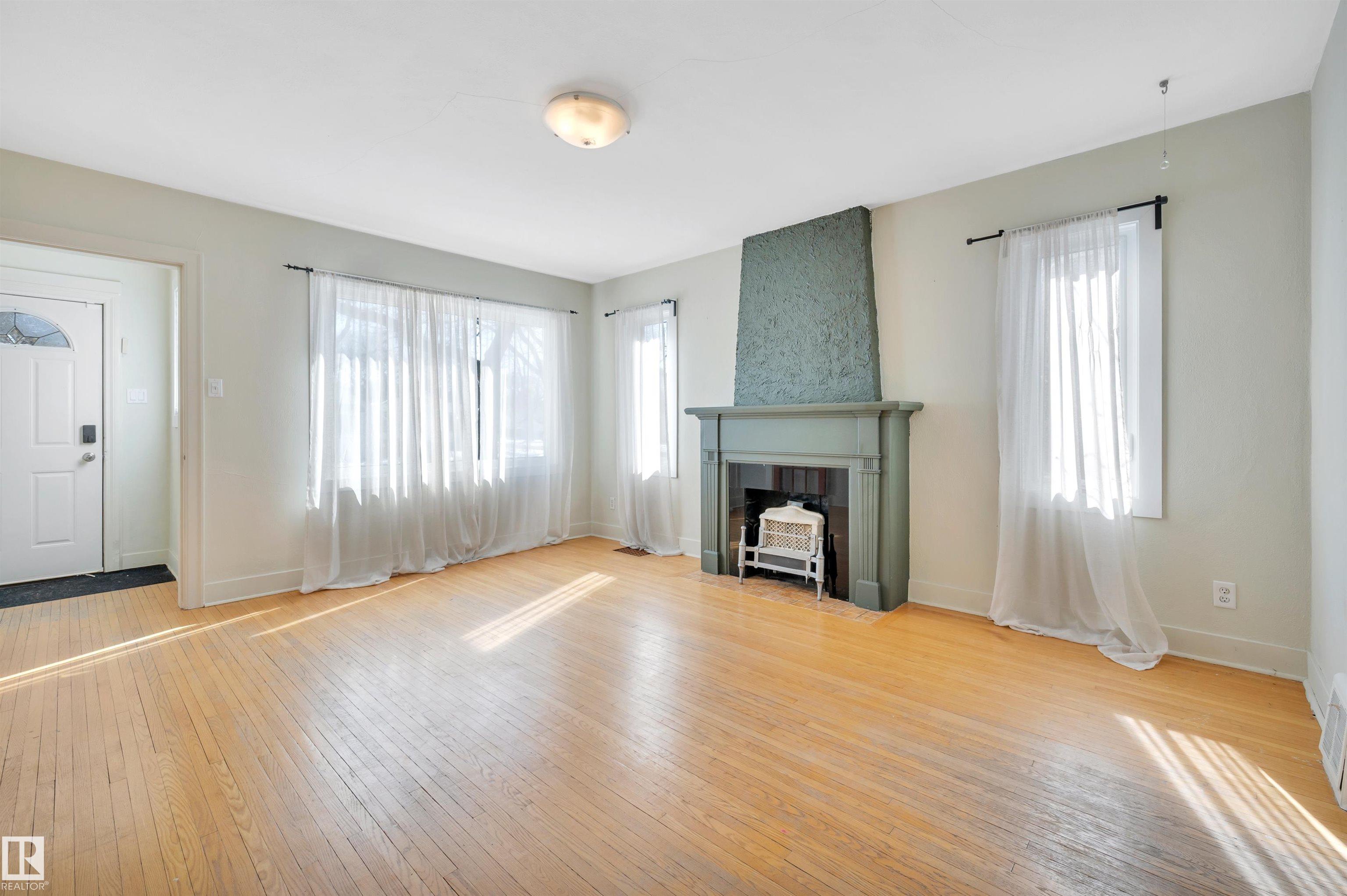 Photo 11 at 11608 91 Street NW, Alberta Avenue, Edmonton