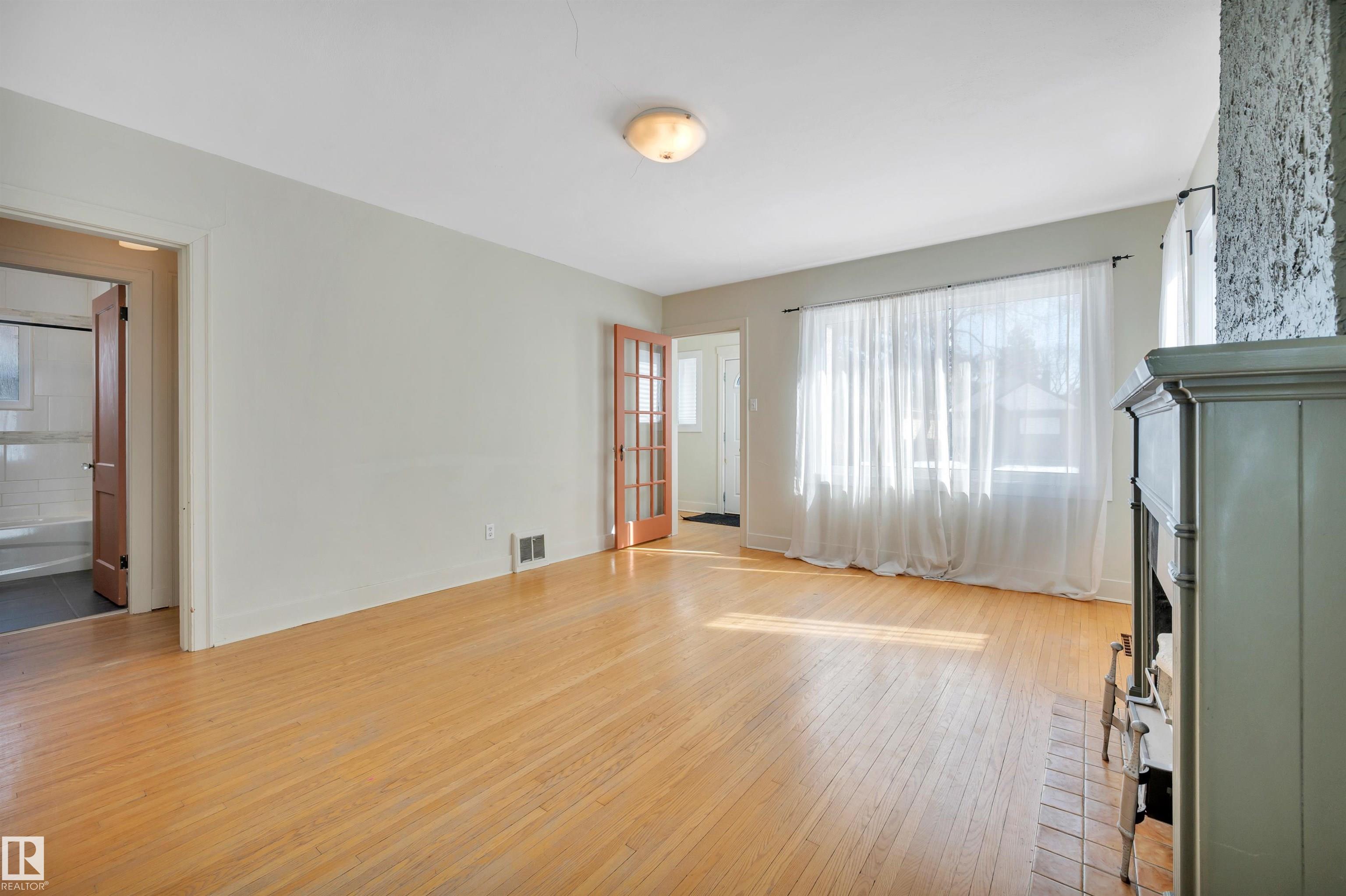 Photo 12 at 11608 91 Street NW, Alberta Avenue, Edmonton