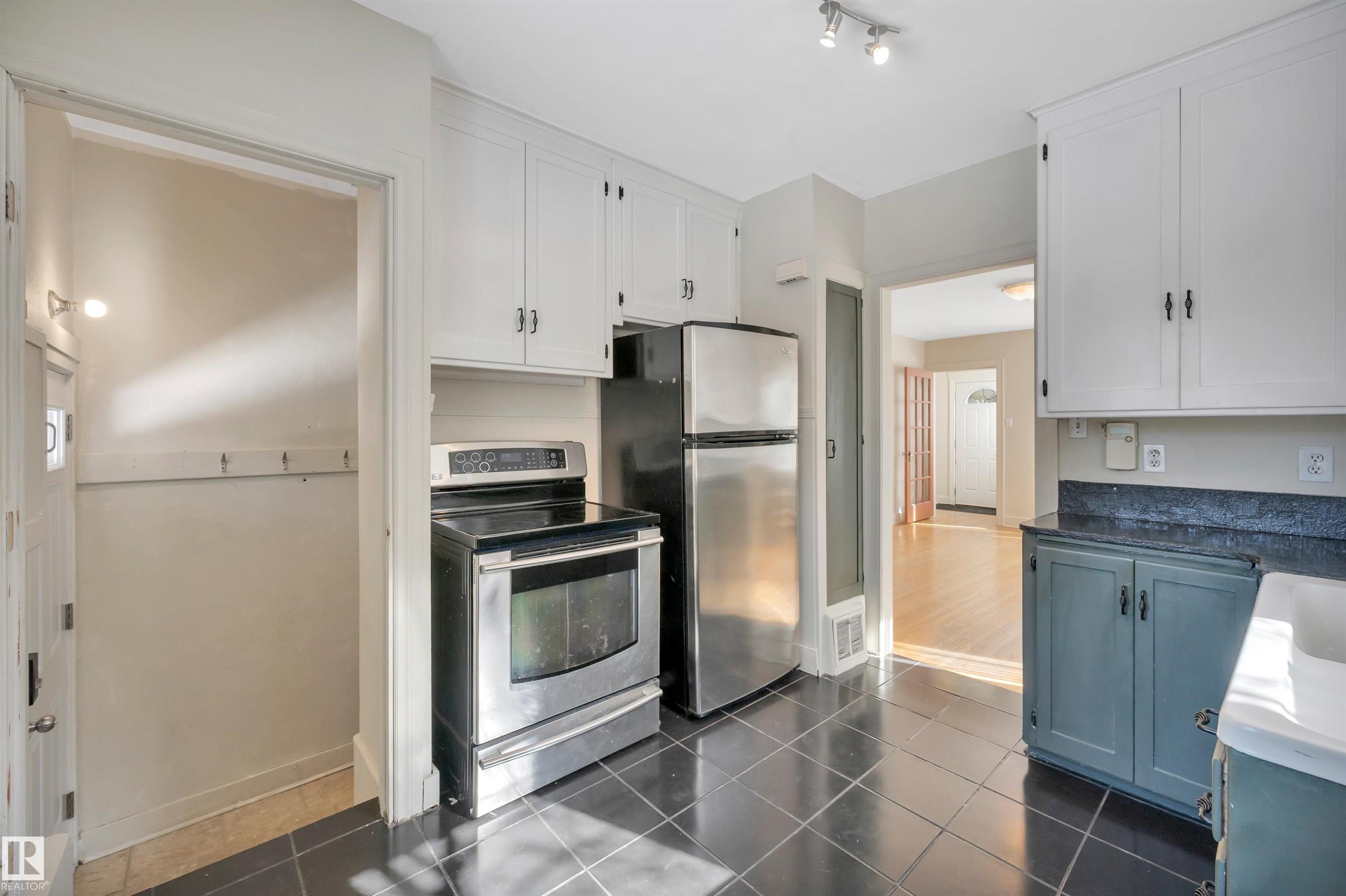 Photo 17 at 11608 91 Street NW, Alberta Avenue, Edmonton