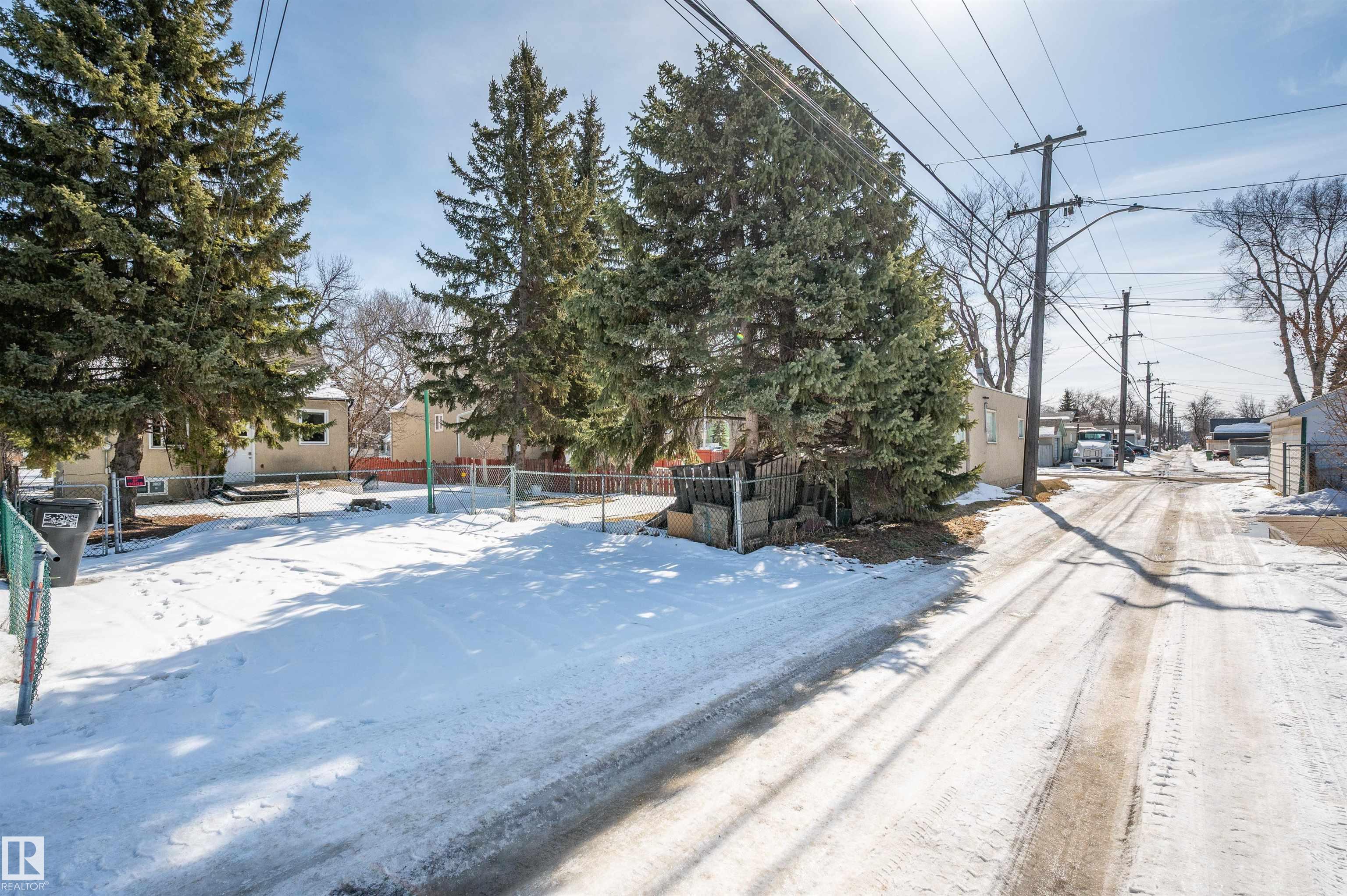 Photo 38 at 11608 91 Street NW, Alberta Avenue, Edmonton