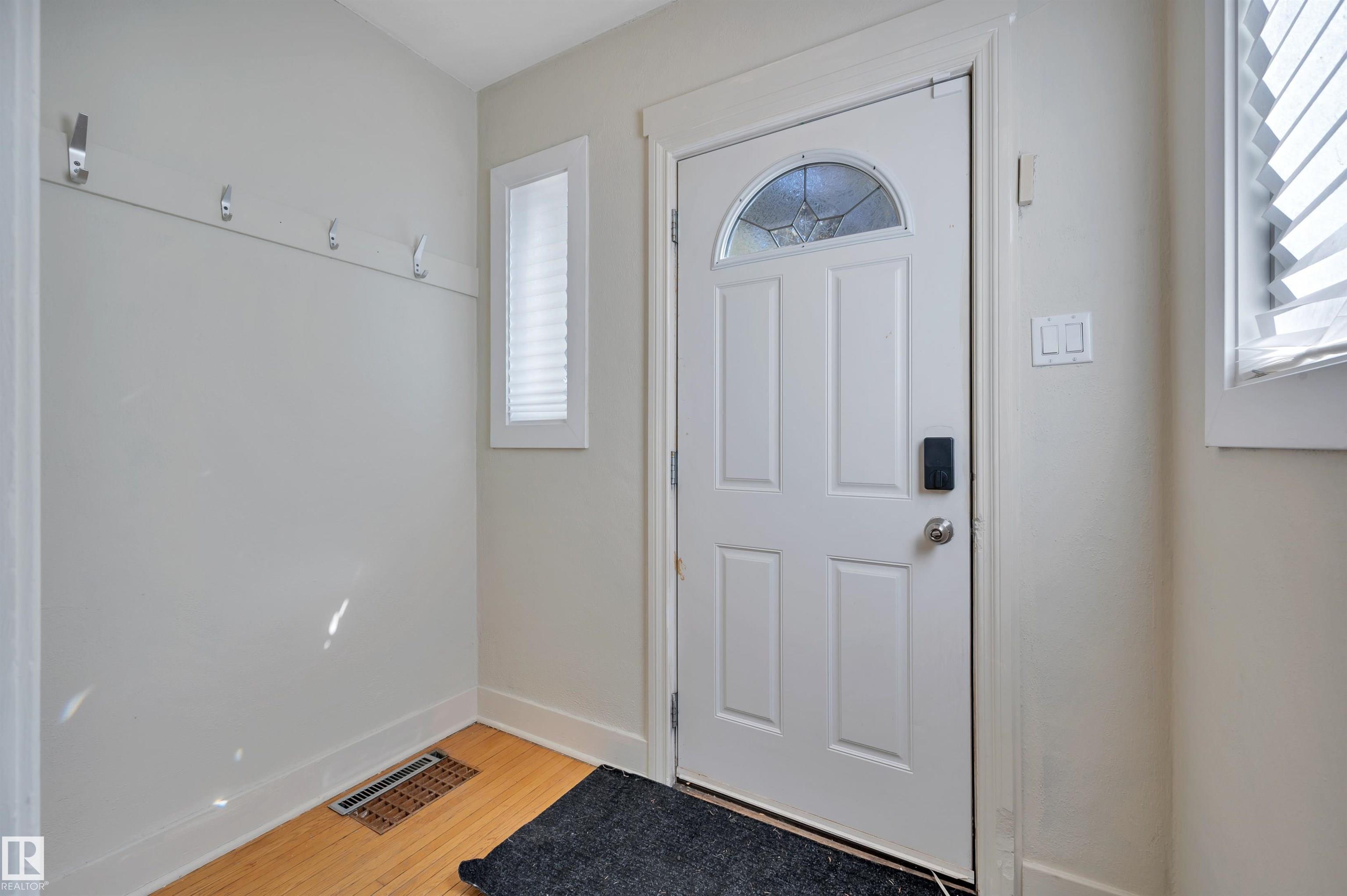 Photo 8 at 11608 91 Street NW, Alberta Avenue, Edmonton