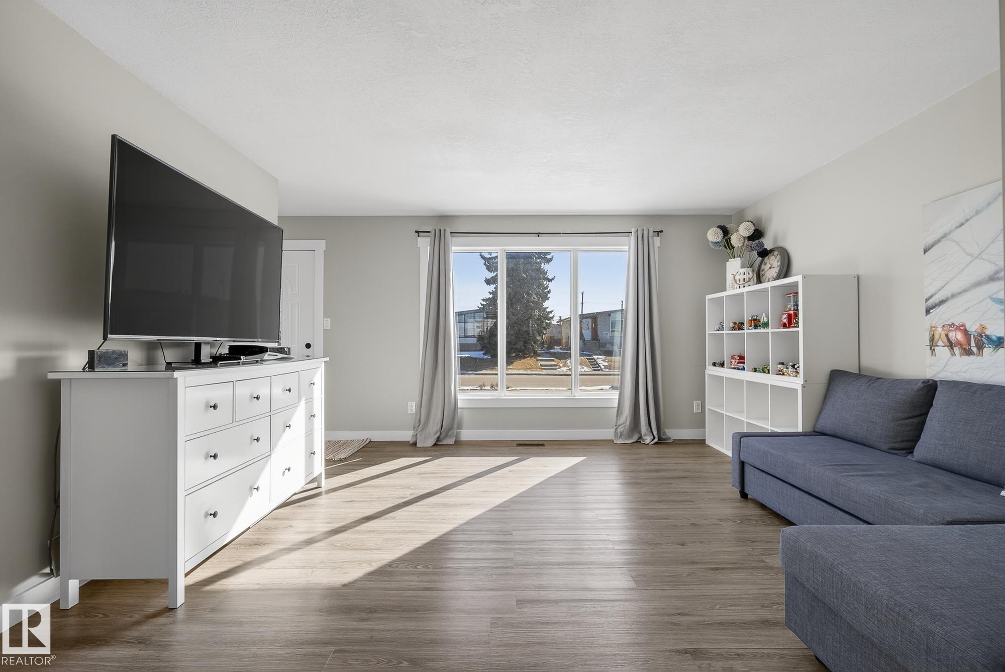 Photo 11 at 6034 105 Street NW, Pleasantview, Edmonton