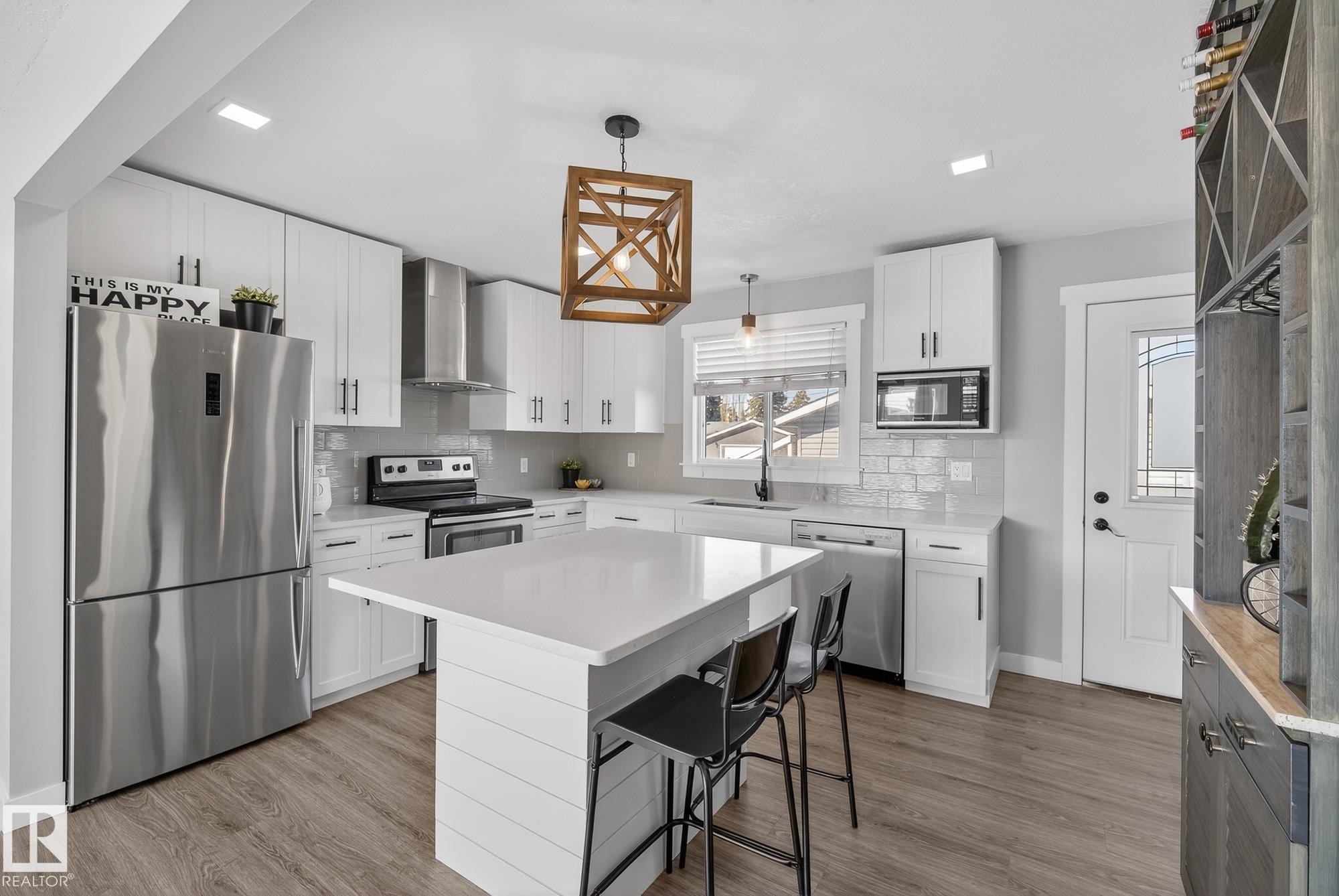 Photo 12 at 6034 105 Street NW, Pleasantview, Edmonton