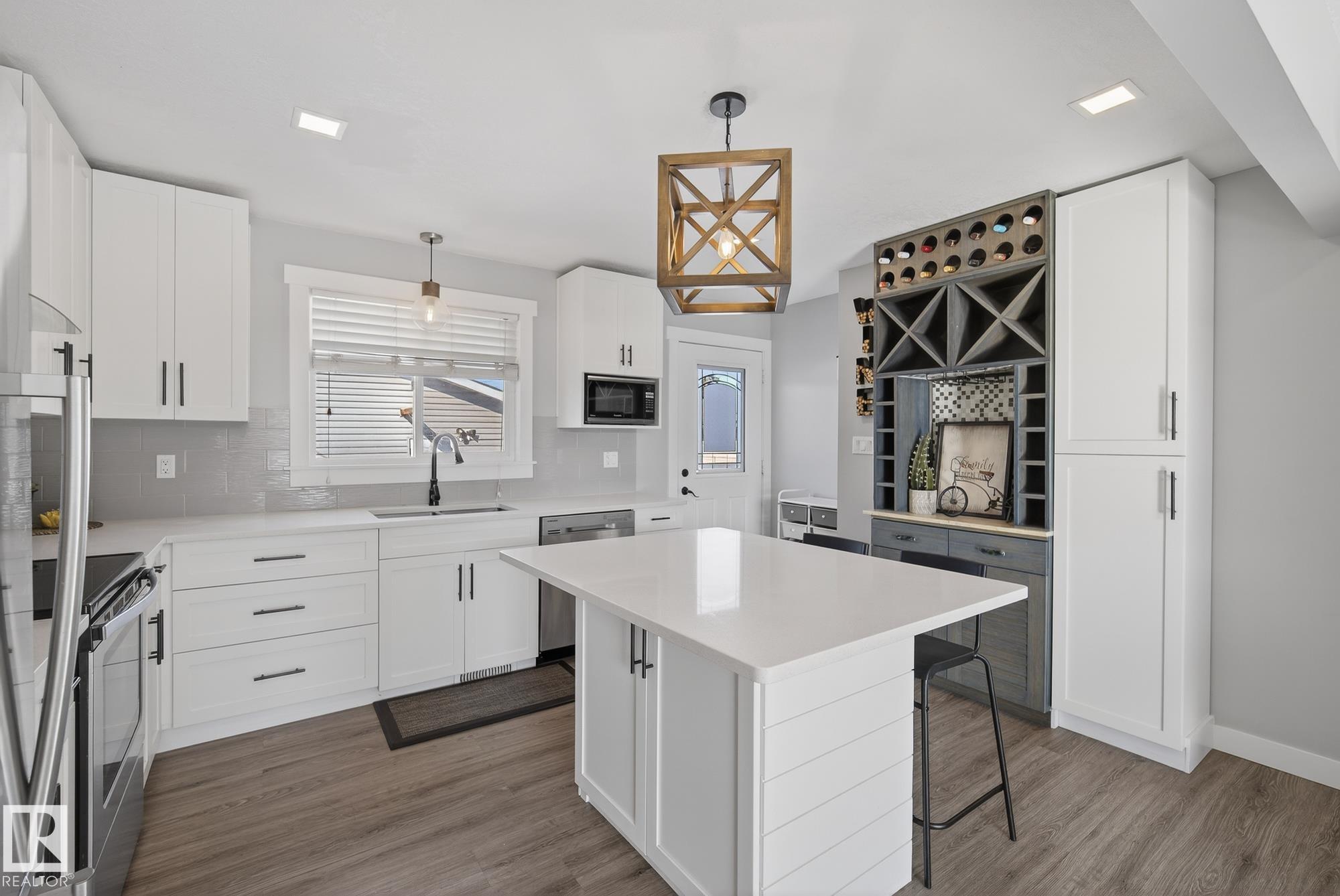 Photo 13 at 6034 105 Street NW, Pleasantview, Edmonton