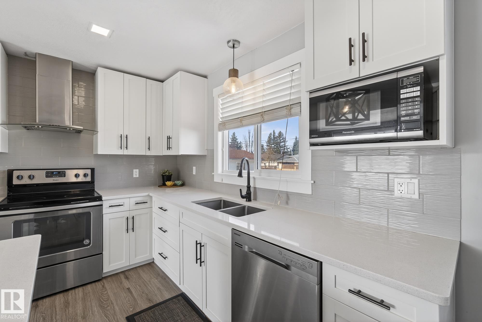 Photo 14 at 6034 105 Street NW, Pleasantview, Edmonton