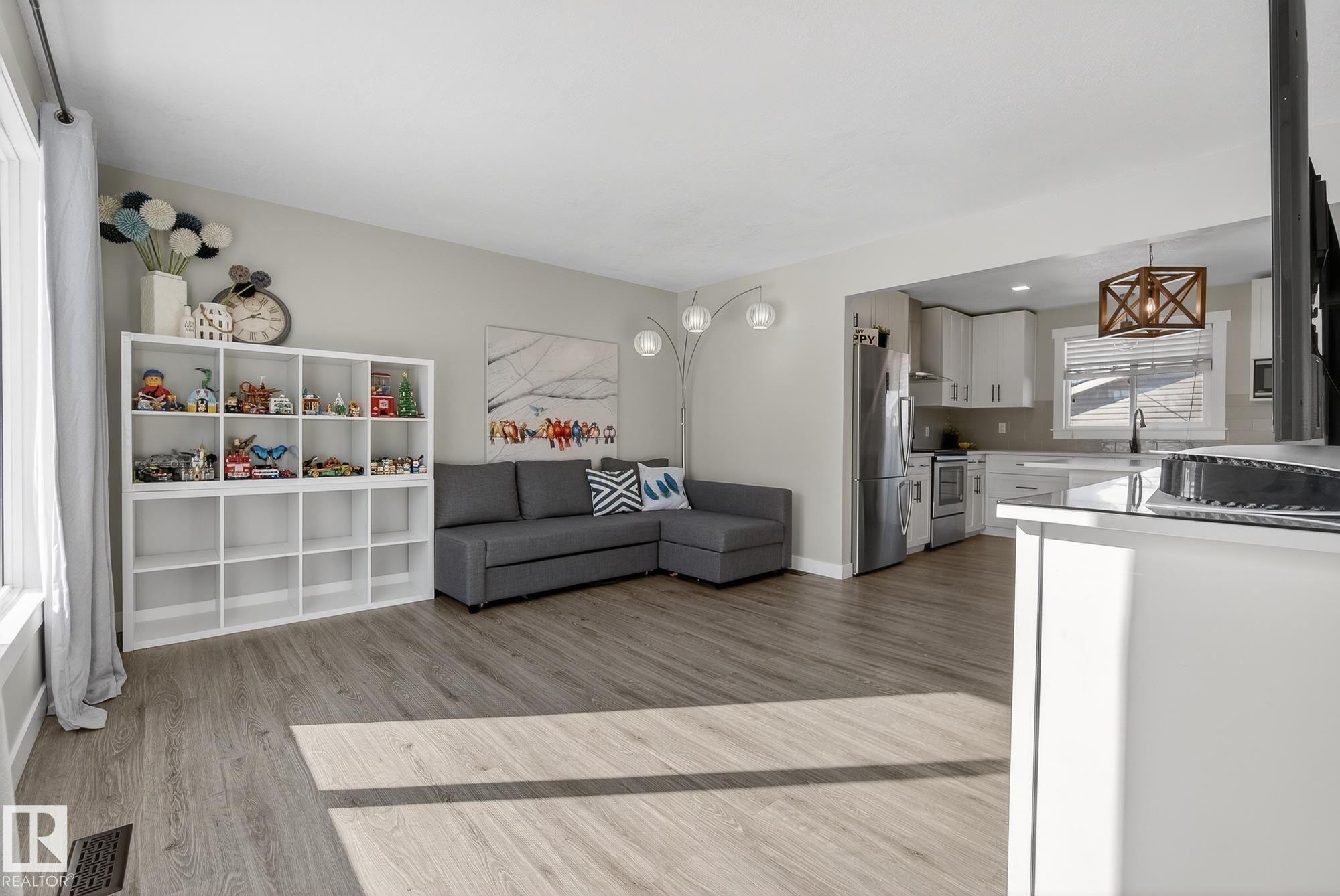 Photo 9 at 6034 105 Street NW, Pleasantview, Edmonton