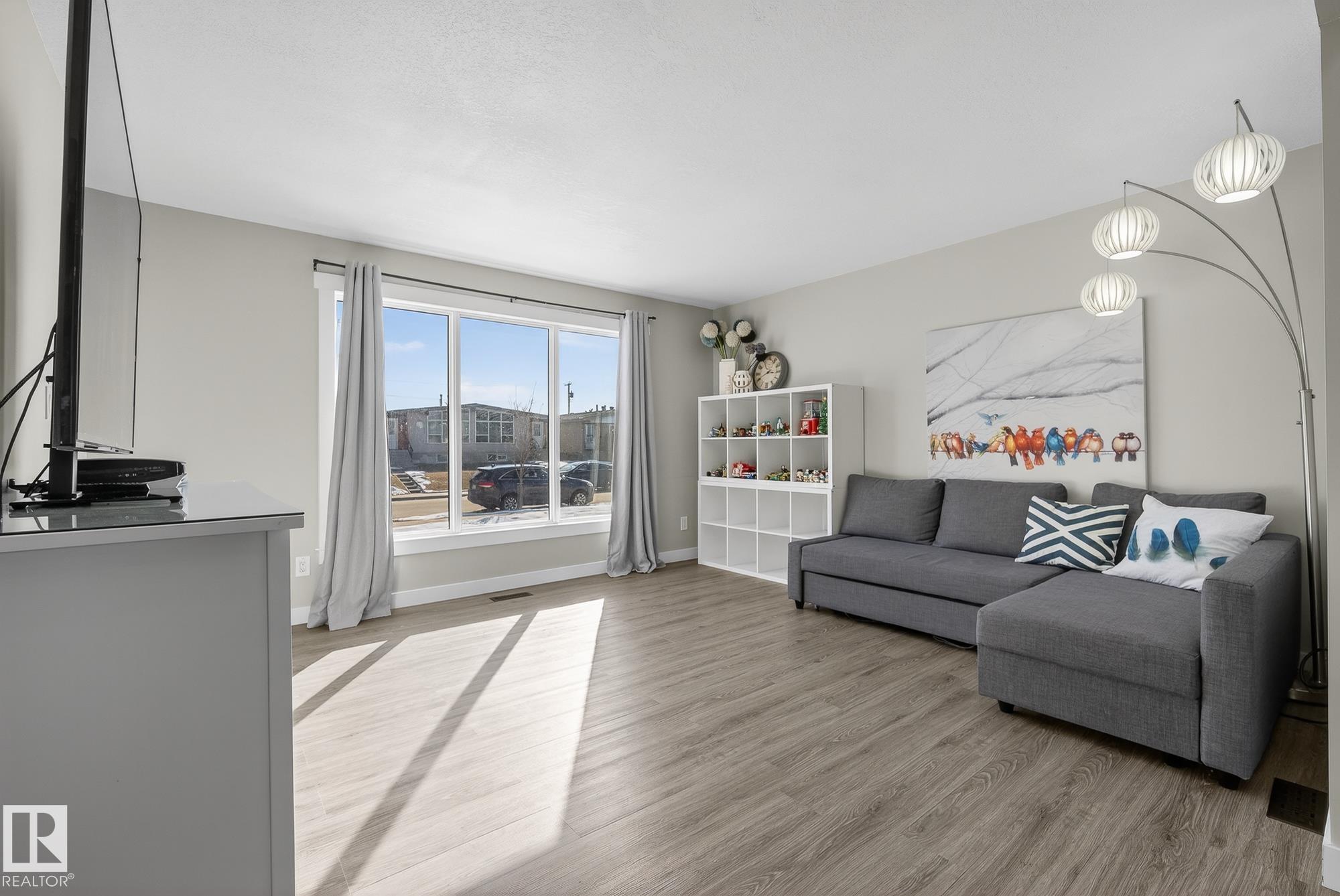 Photo 10 at 6034 105 Street NW, Pleasantview, Edmonton