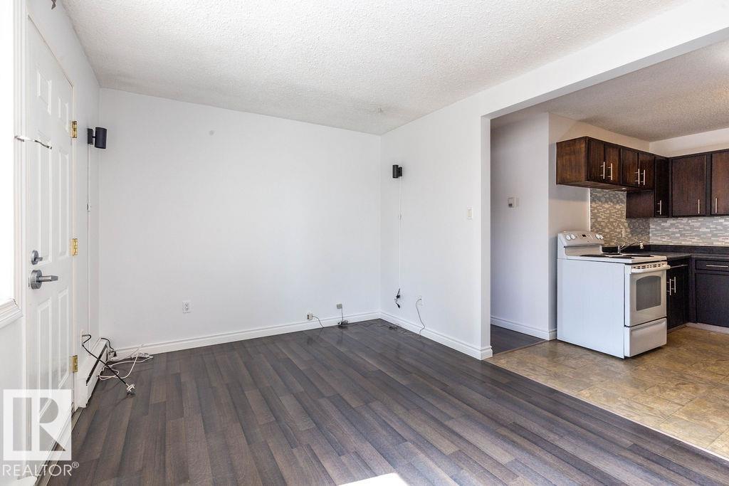 Photo 7 at 7 - 15431 93 Avenue NW, Sherwood, Edmonton