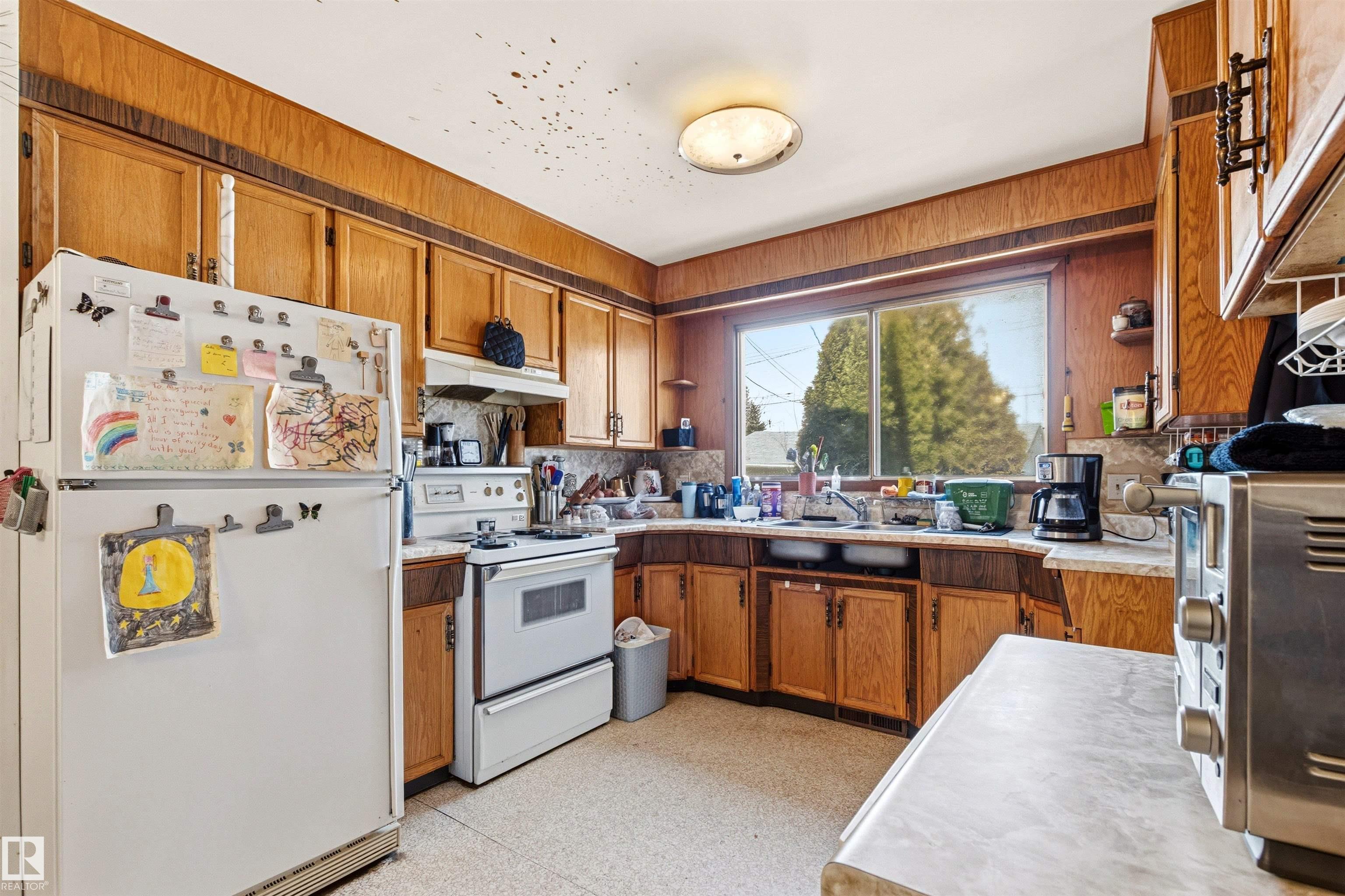 Photo 12 at 11712 43 Avenue NW, Royal Gardens, Edmonton