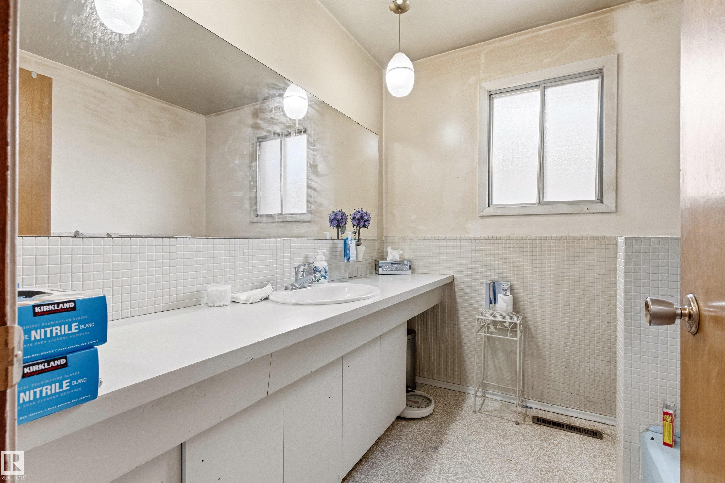 Photo 19 at 11712 43 Avenue NW, Royal Gardens, Edmonton