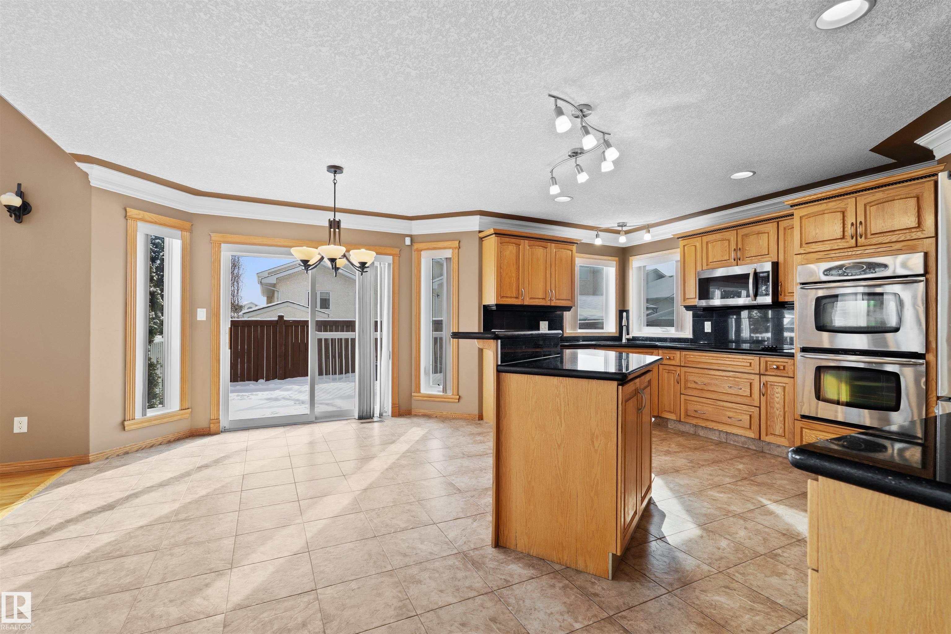 Photo 10 at 15907 91 Street NW, Eaux Claires, Edmonton