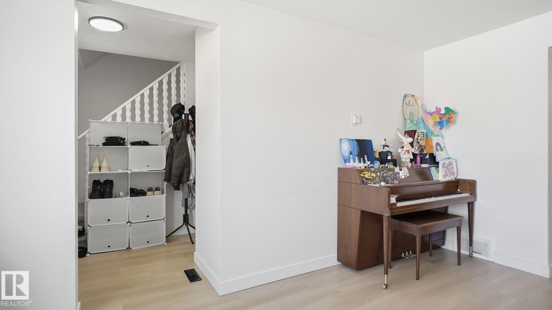 Photo 11 at 20C Callingwood Court NW, Callingwood North, Edmonton