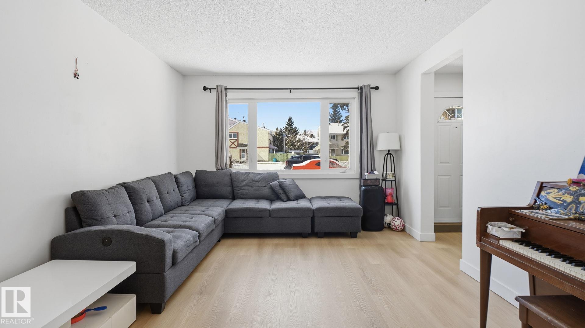 Photo 9 at 20C Callingwood Court NW, Callingwood North, Edmonton