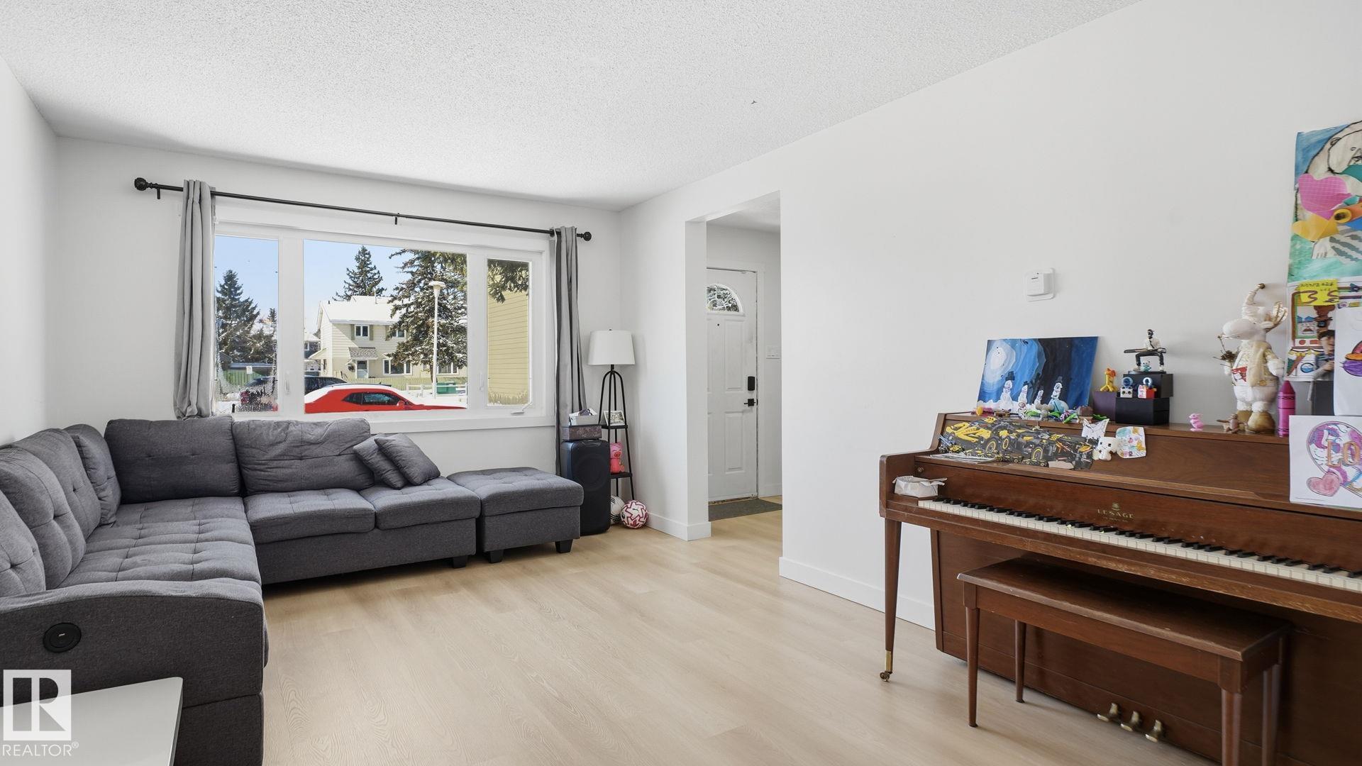 Photo 10 at 20C Callingwood Court NW, Callingwood North, Edmonton