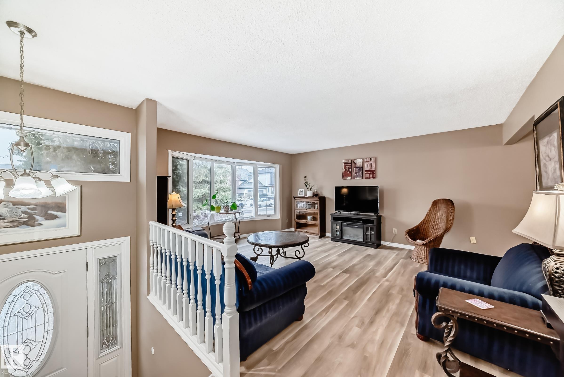 Photo 14 at 9813 152 Street NW, West Jasper Place, Edmonton