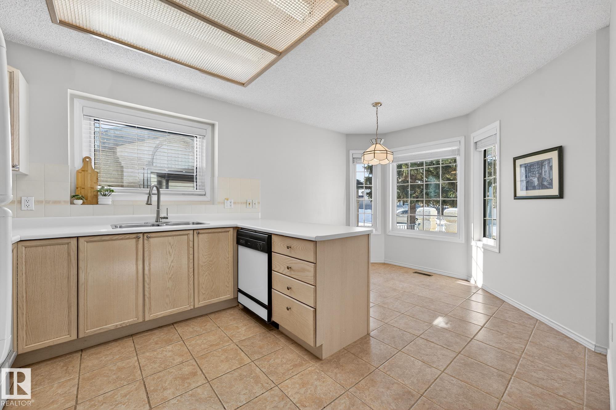 Photo 7 at 156 Oeming Road NW, Ogilvie Ridge, Edmonton