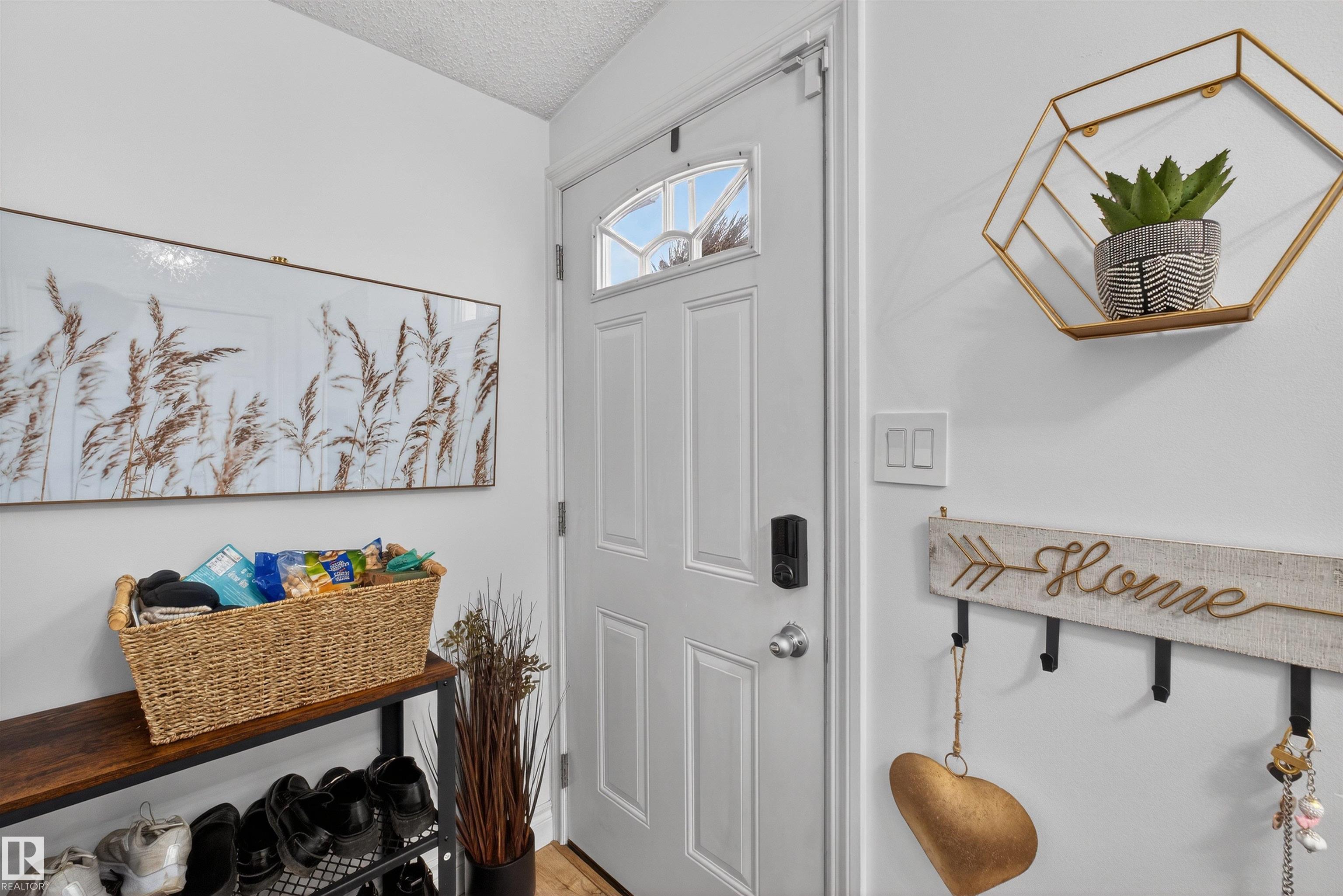 Photo 11 at 18939 78 Avenue NW, Lymburn, Edmonton