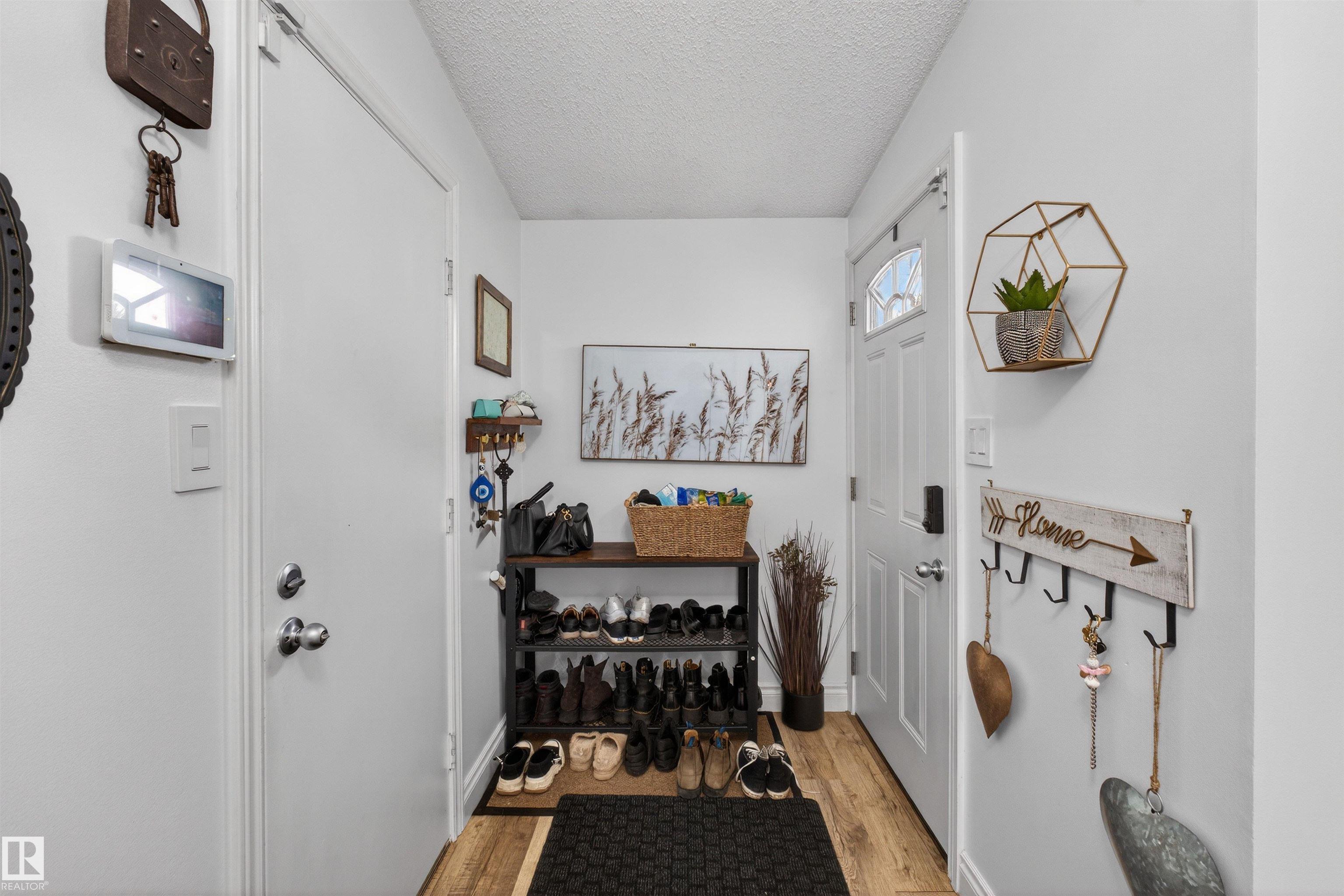 Photo 12 at 18939 78 Avenue NW, Lymburn, Edmonton