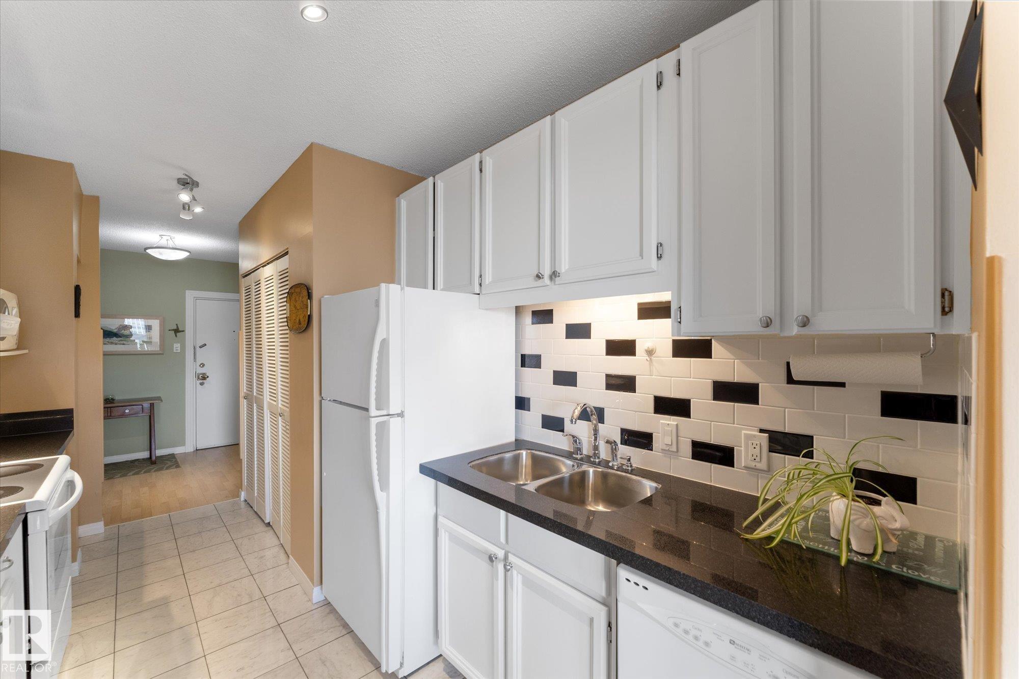 Photo 12 at 1105 - 9809 110 Street NW, Wîhkwêntôwin, Edmonton