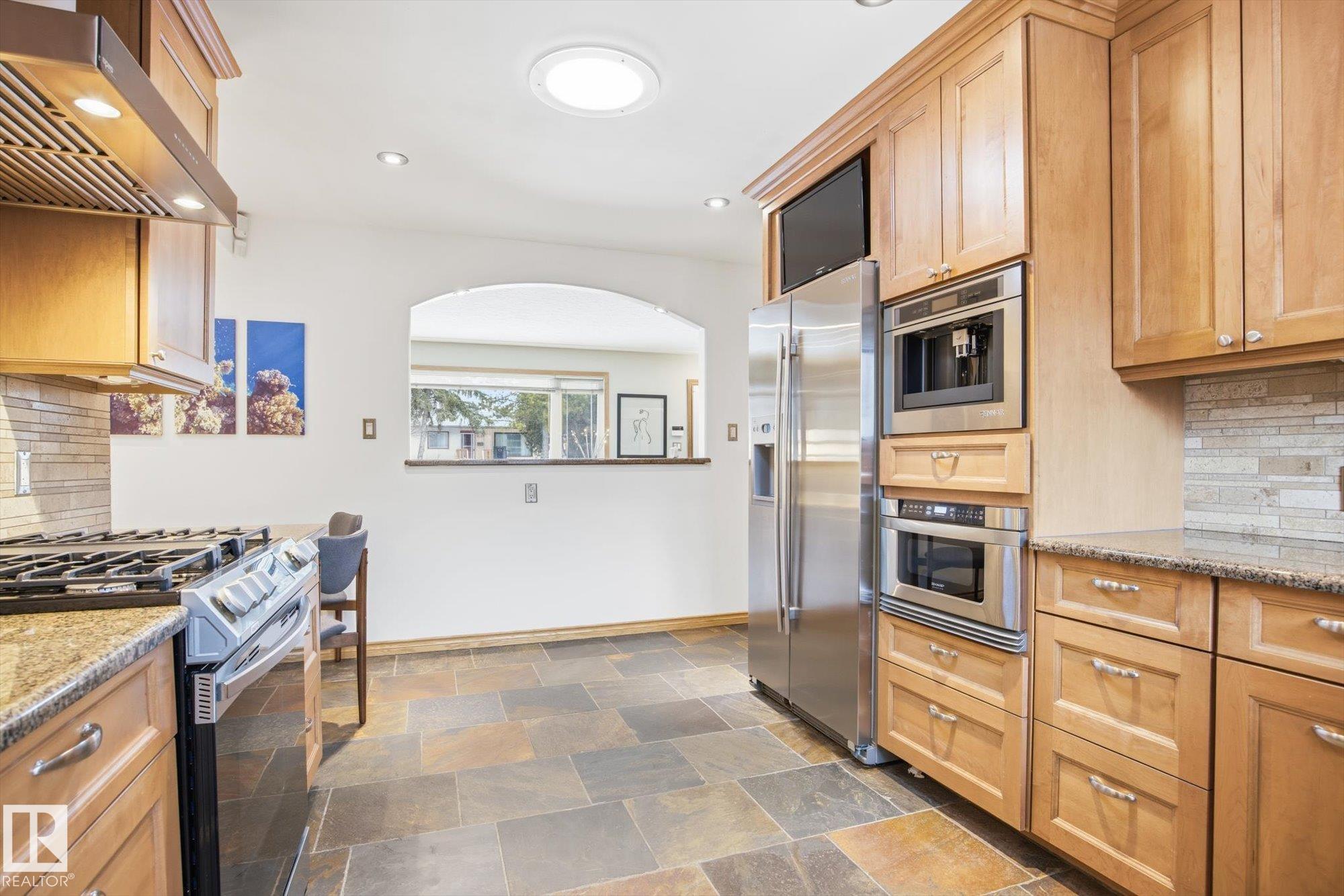 Photo 11 at 10222 73 Street NW, Terrace Heights, Edmonton