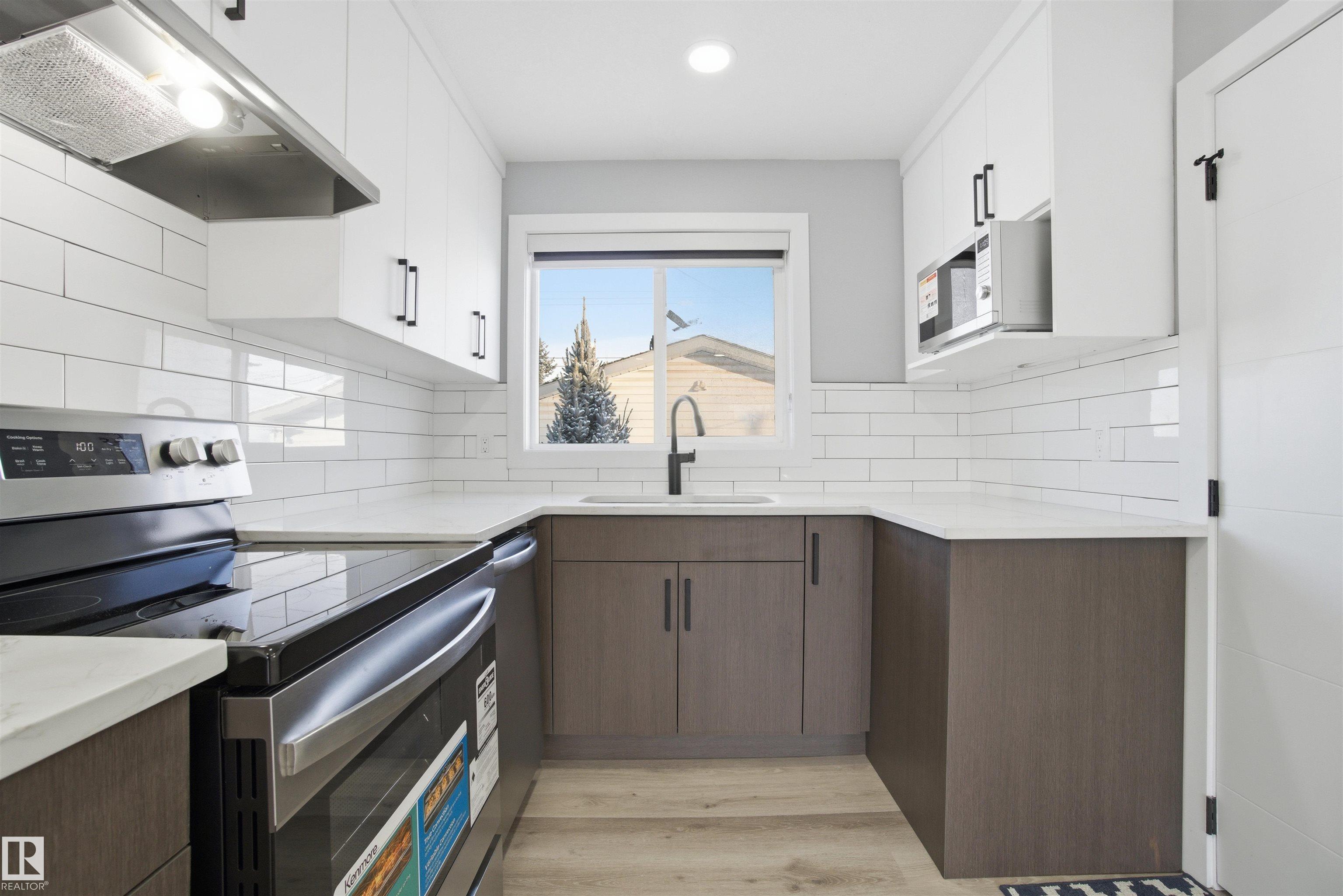 Photo 22 at 5208 90 Avenue NW, Ottewell, Edmonton