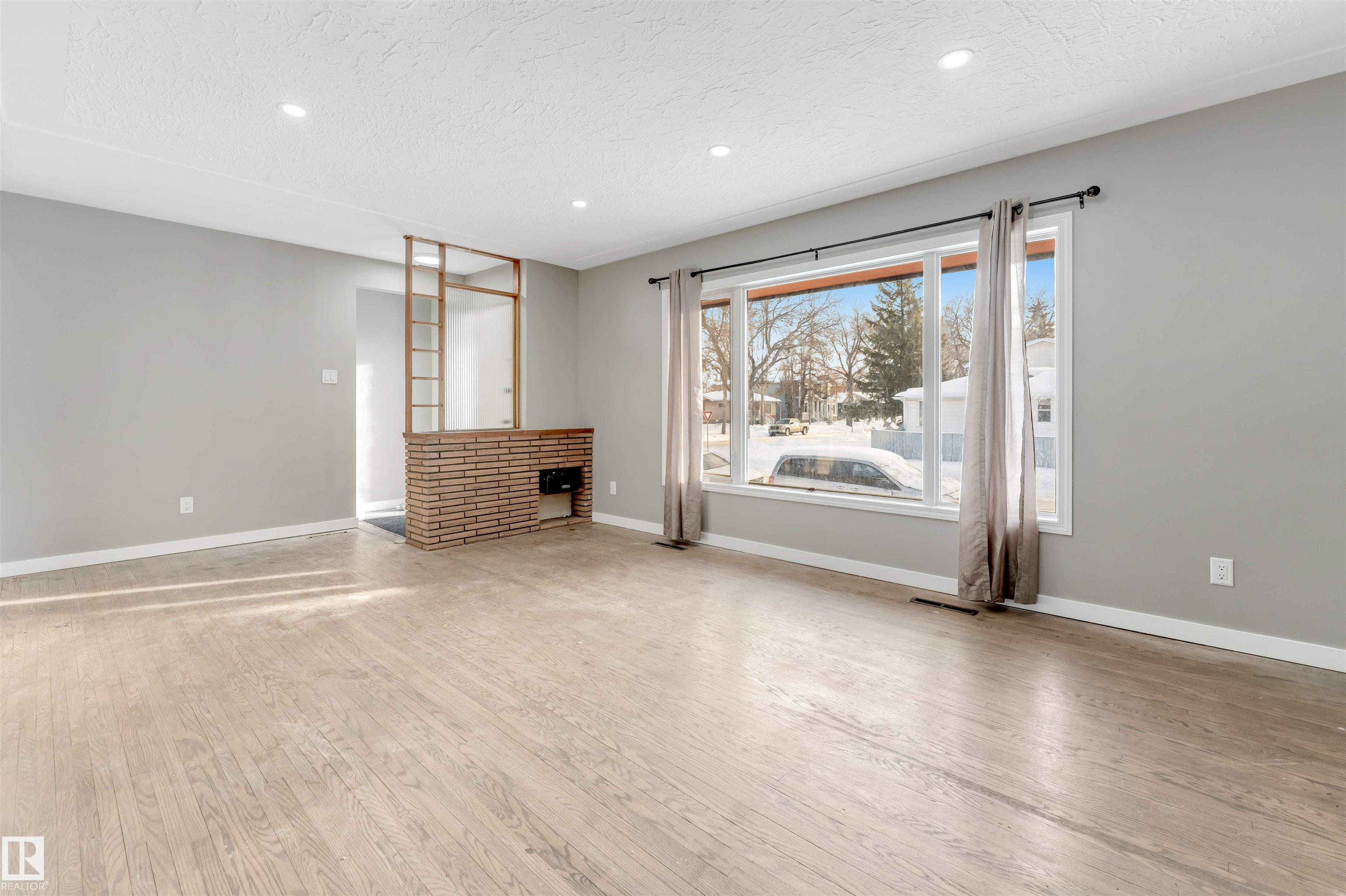 Photo 19 at 12202 45 Street NW, Bergman, Edmonton