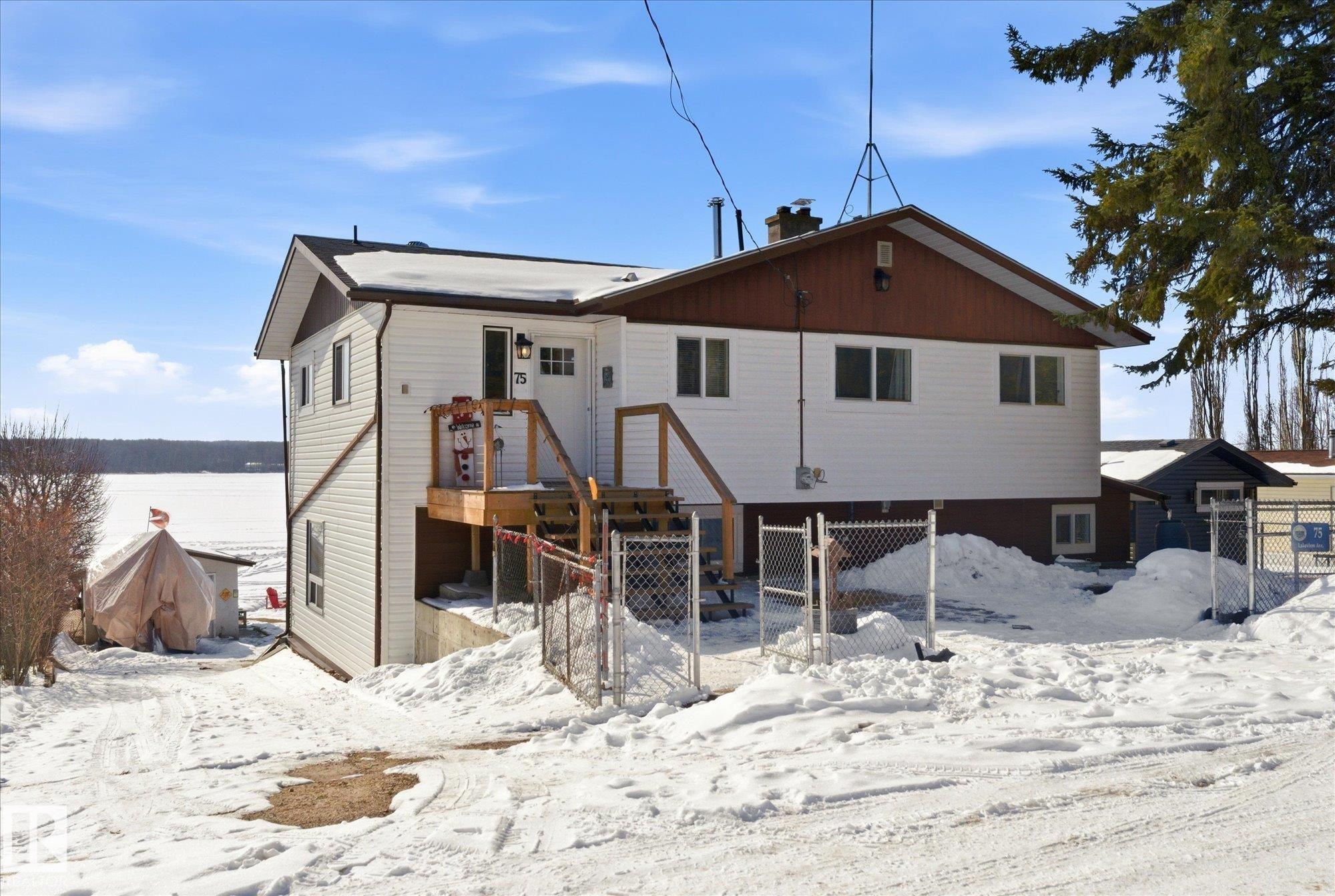 Photo 3 at 75 Lakeshore Av South View, South View, Rural Lac Ste. Anne County