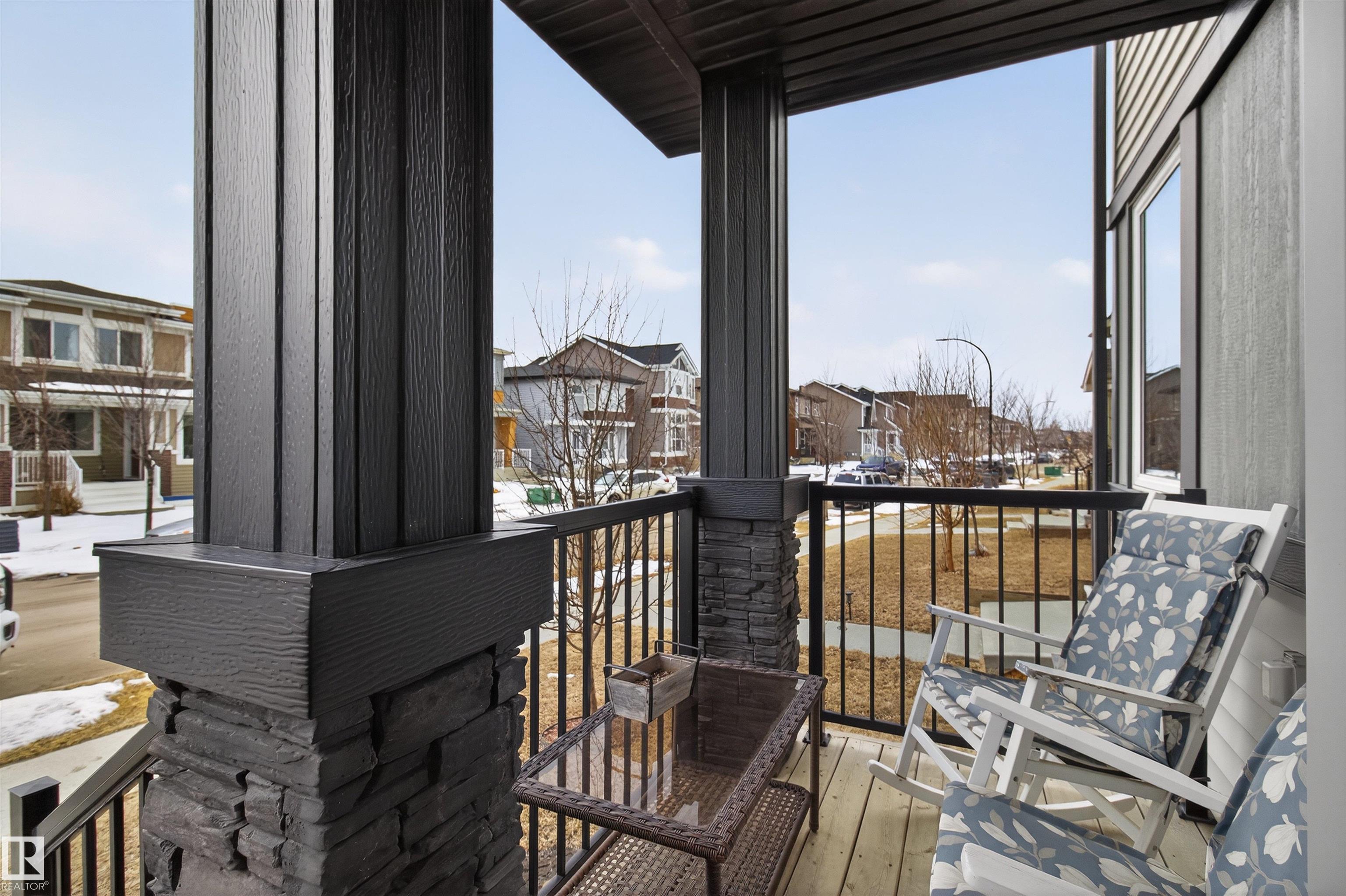 385 Charlesworth Drive SW 3