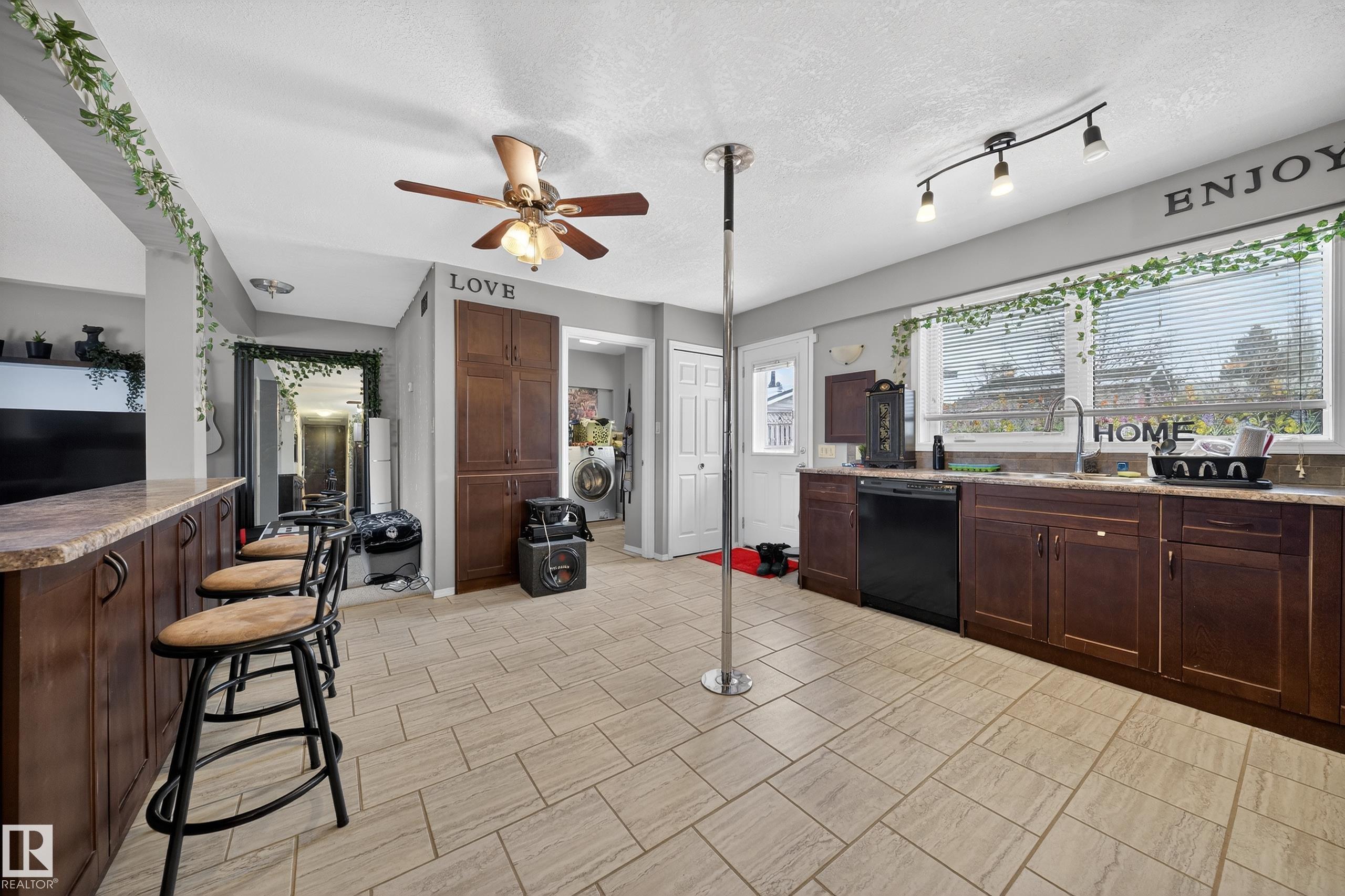 Photo 11 at 10520 52 Avenue NW, Pleasantview, Edmonton