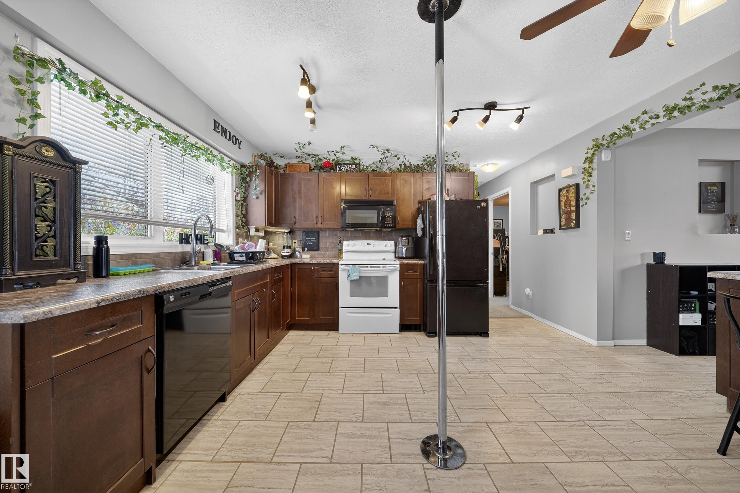 Photo 38 at 10520 52 Avenue NW, Pleasantview, Edmonton