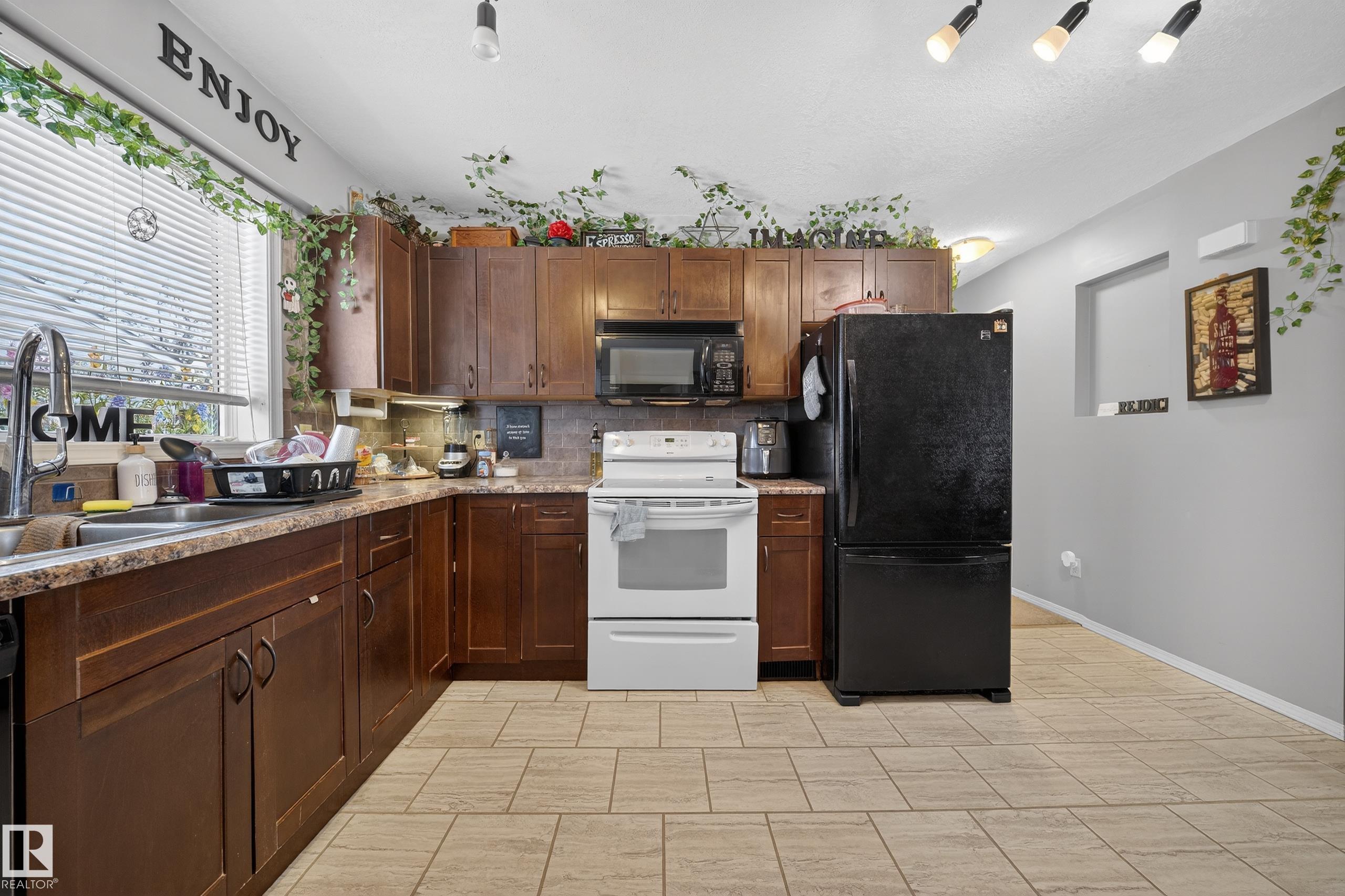 Photo 7 at 10520 52 Avenue NW, Pleasantview, Edmonton