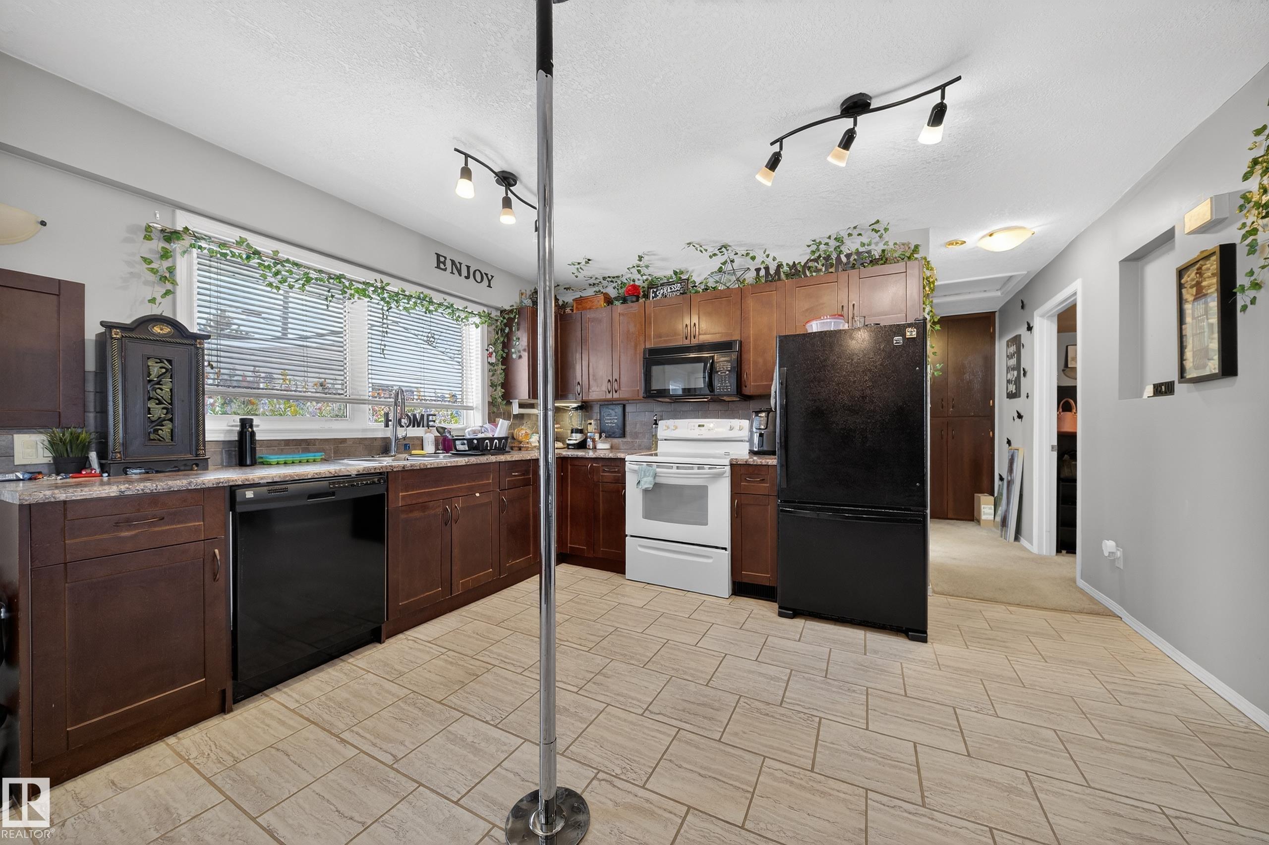 Photo 9 at 10520 52 Avenue NW, Pleasantview, Edmonton