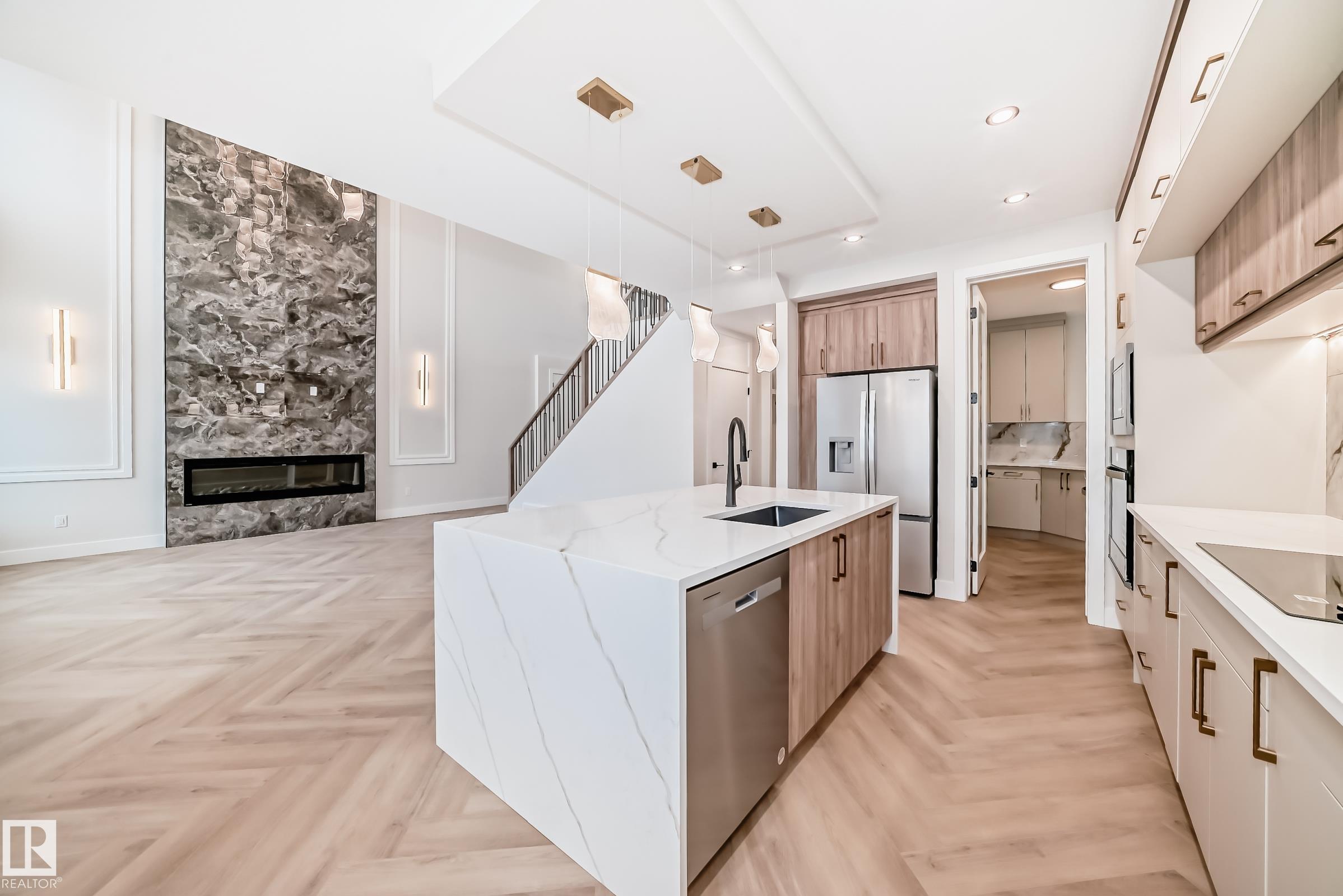 7023 Kiviaq Crescent SW, Keswick, Edmonton